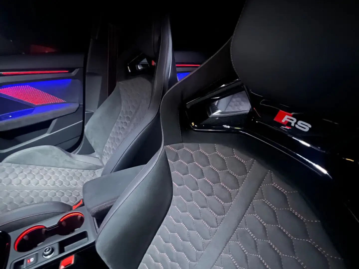 Audi RS3 RS 3 Limousine RS-Schalens. Raute rot Pano HUD Schwarz - 2