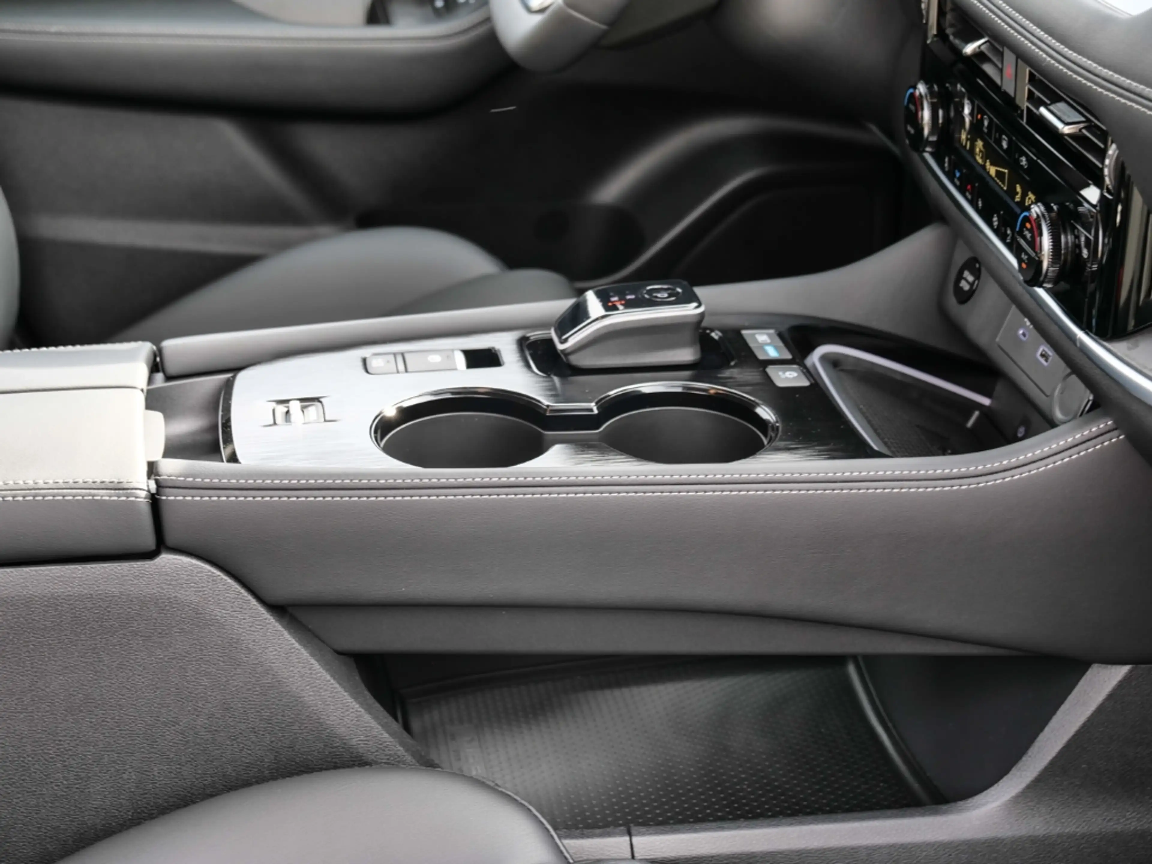 Nissan X-Trail Tekna 1.5 VC-T e-POWER 204PS 4x2 20'' — photo 15