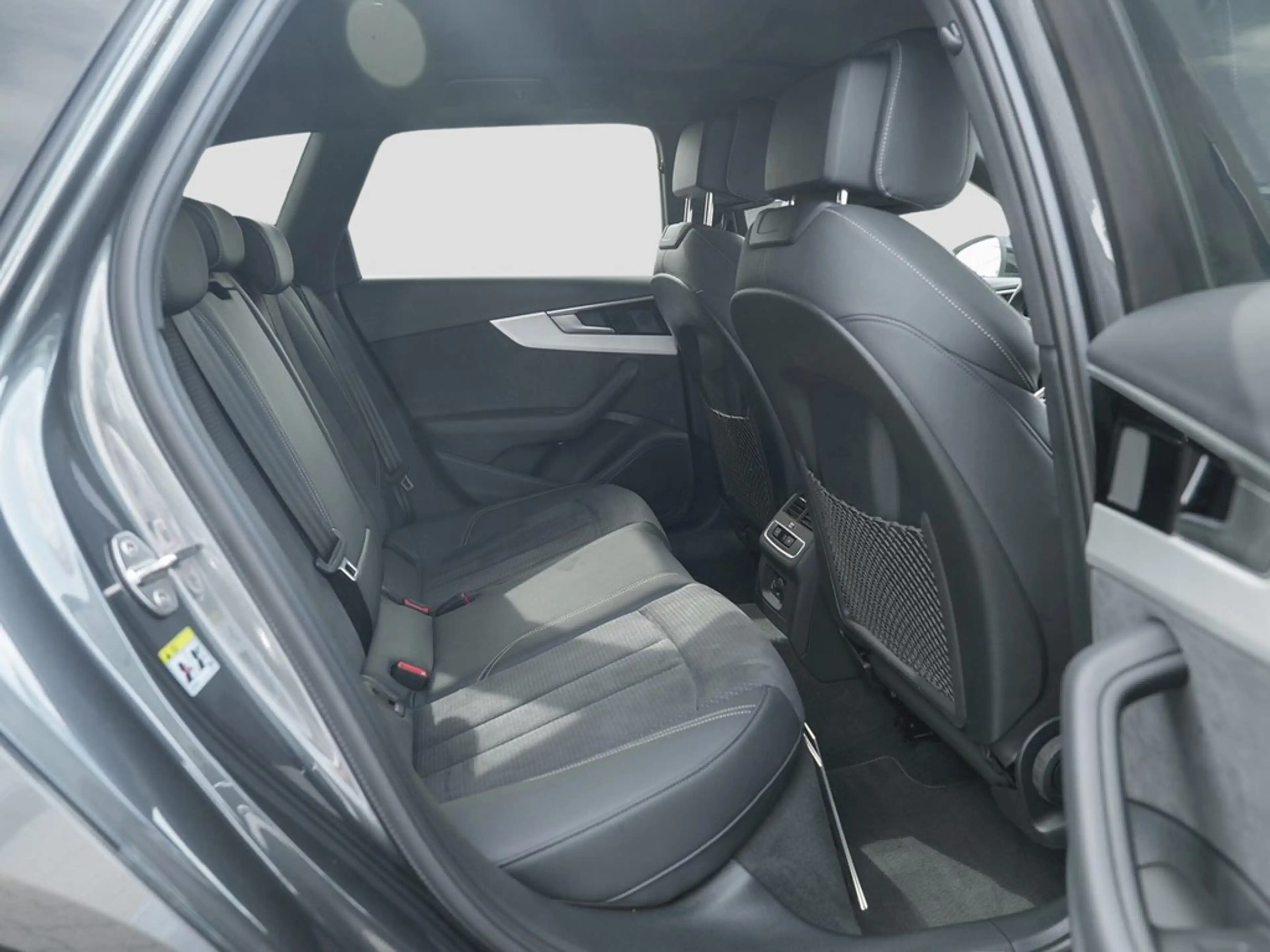 Audi A4 Avant 40 TDI qu. S tronic S Line /MatrixLED — photo 12