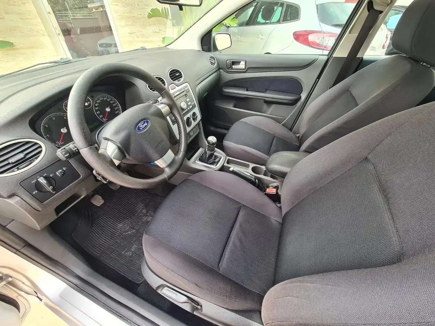 Ford Focus Focus 5p 1.6 tdci LE 90cv Argento - 2