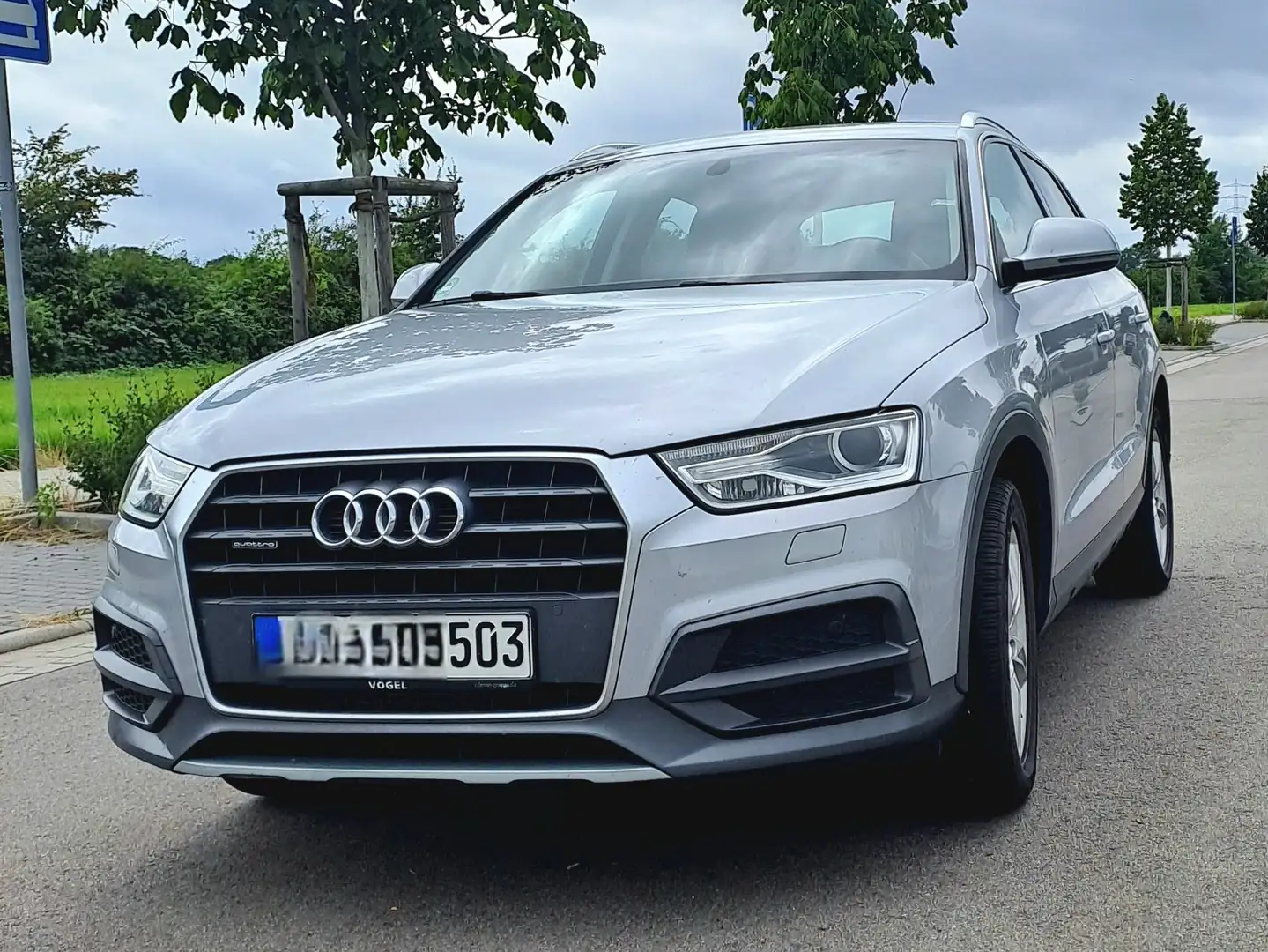 Audi Q3 TFSI Quattro Silber - 2