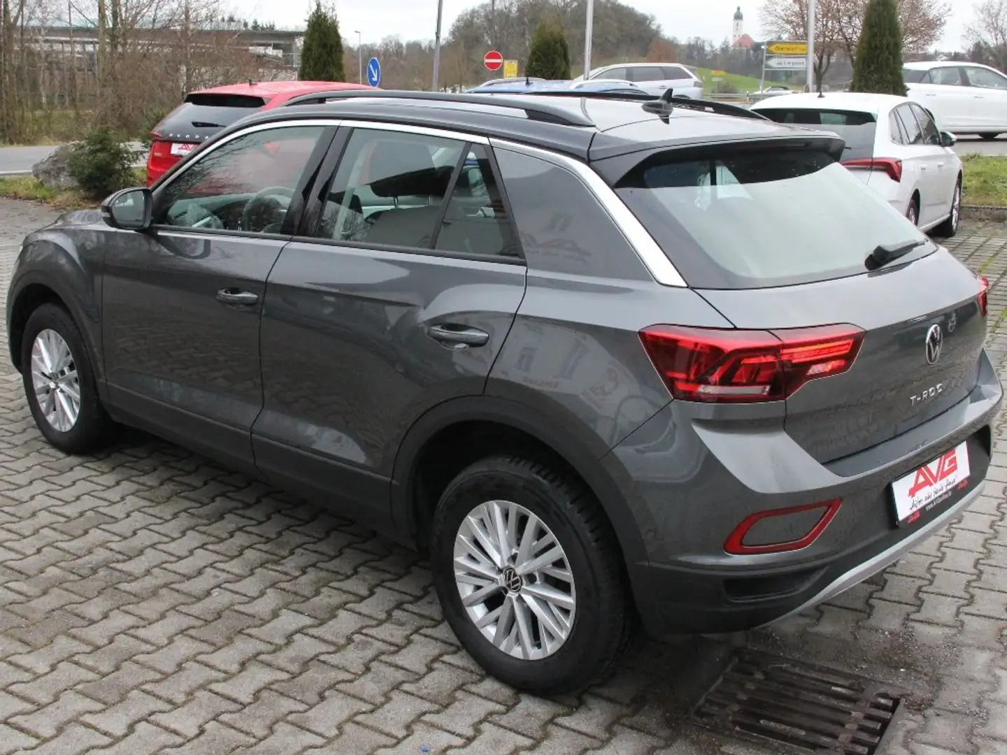 Volkswagen T-Roc TSI 150PS LIFE LED Stop & Go Navigation on deman Gris - 2