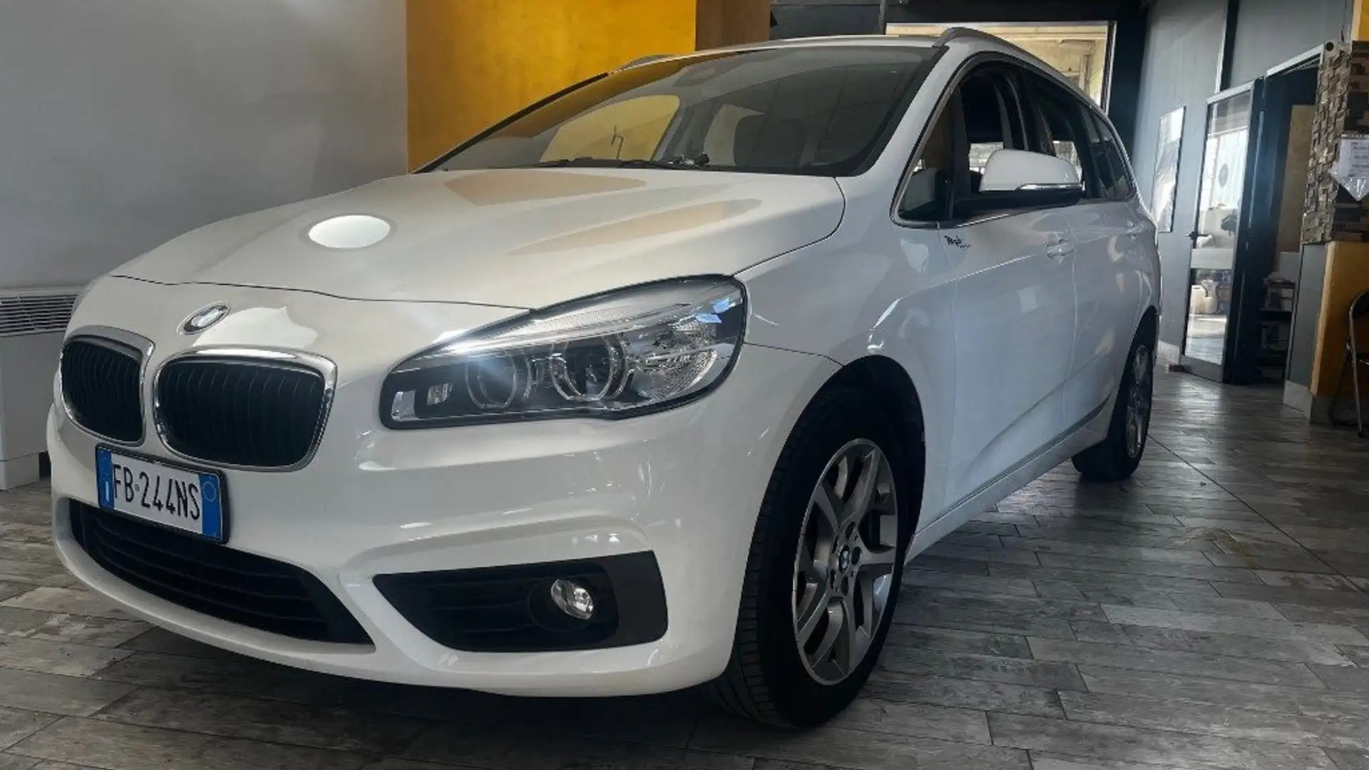 BMW 216 d Active Tourer Advantage 7 POSTI Bianco - 1
