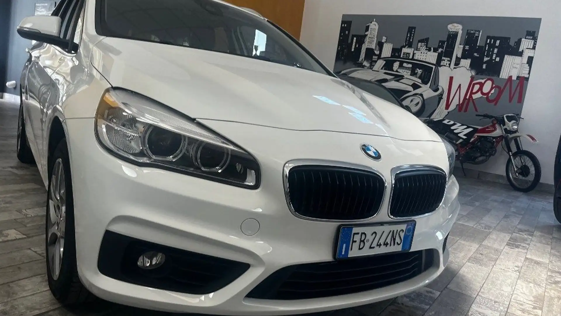 BMW 216 d Active Tourer Advantage 7 POSTI Bianco - 2