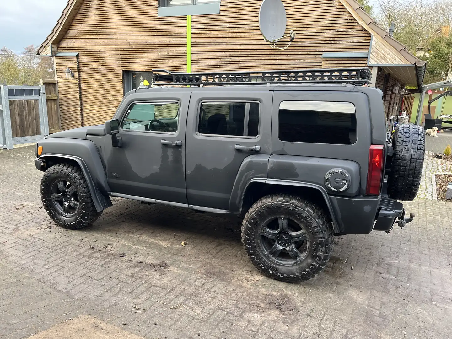 HUMMER H3 Schwarz - 2