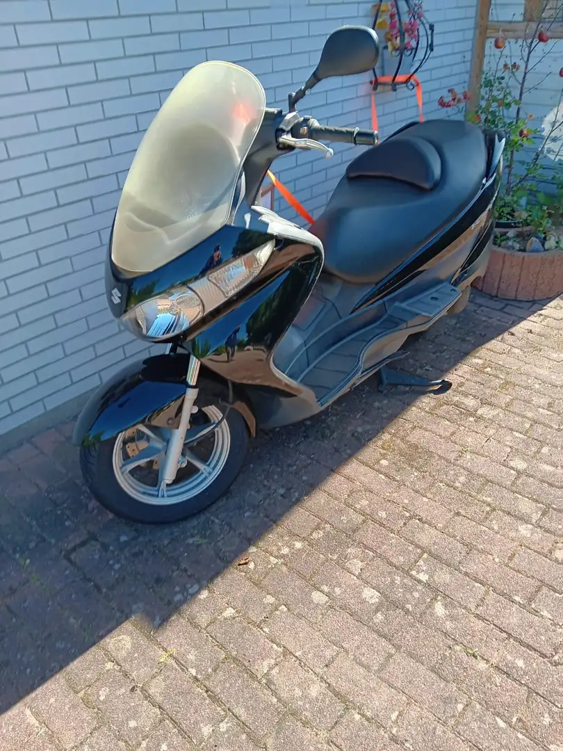 Suzuki Burgman 125 Fekete - 1