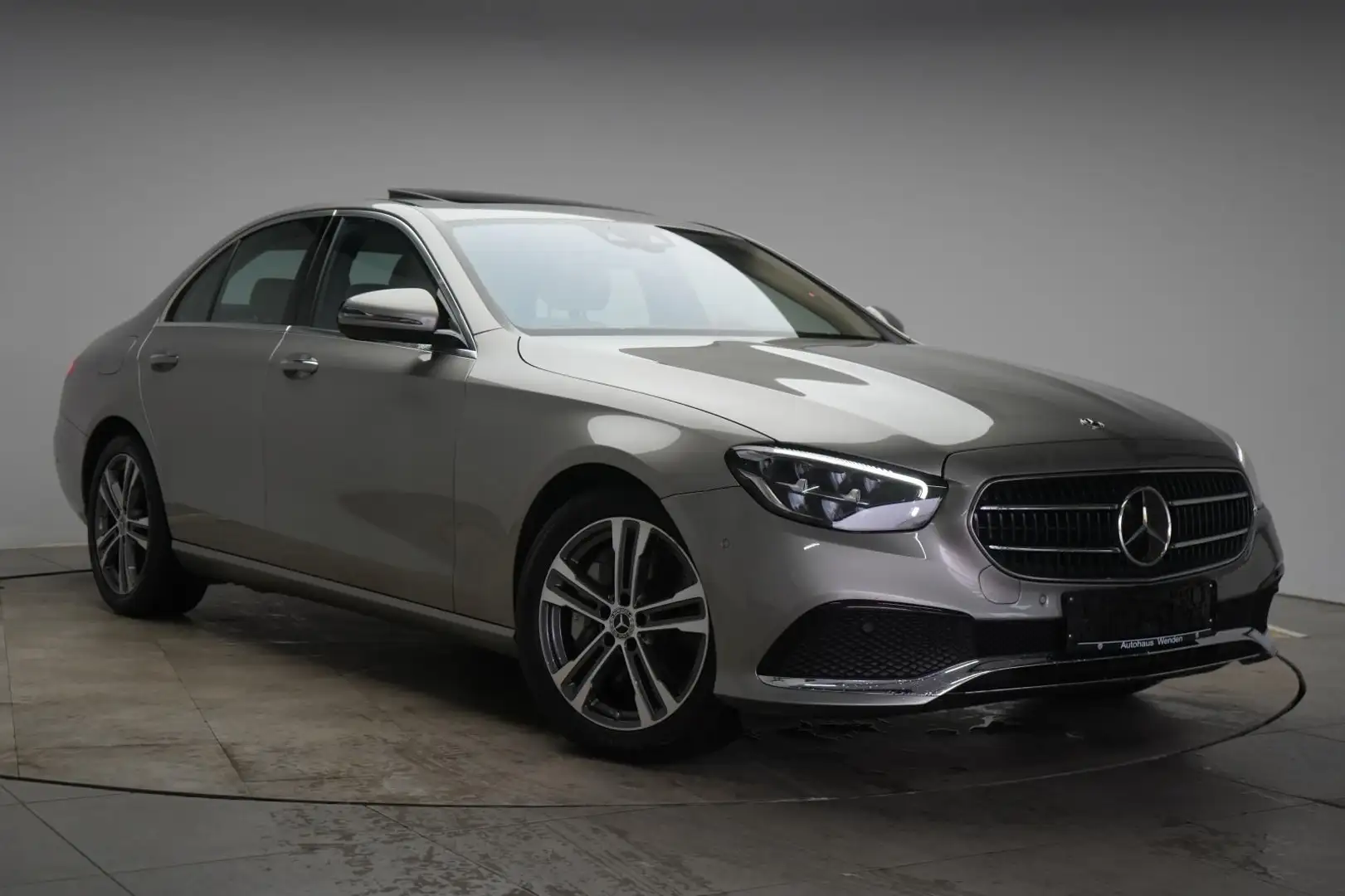 Mercedes-Benz E 300 9G-Tronic Avantgarde Leder/Distronic/Kamer Silber - 1