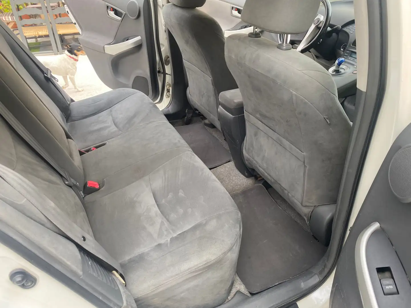 Toyota Prius 1.8 HSD Executive - 2