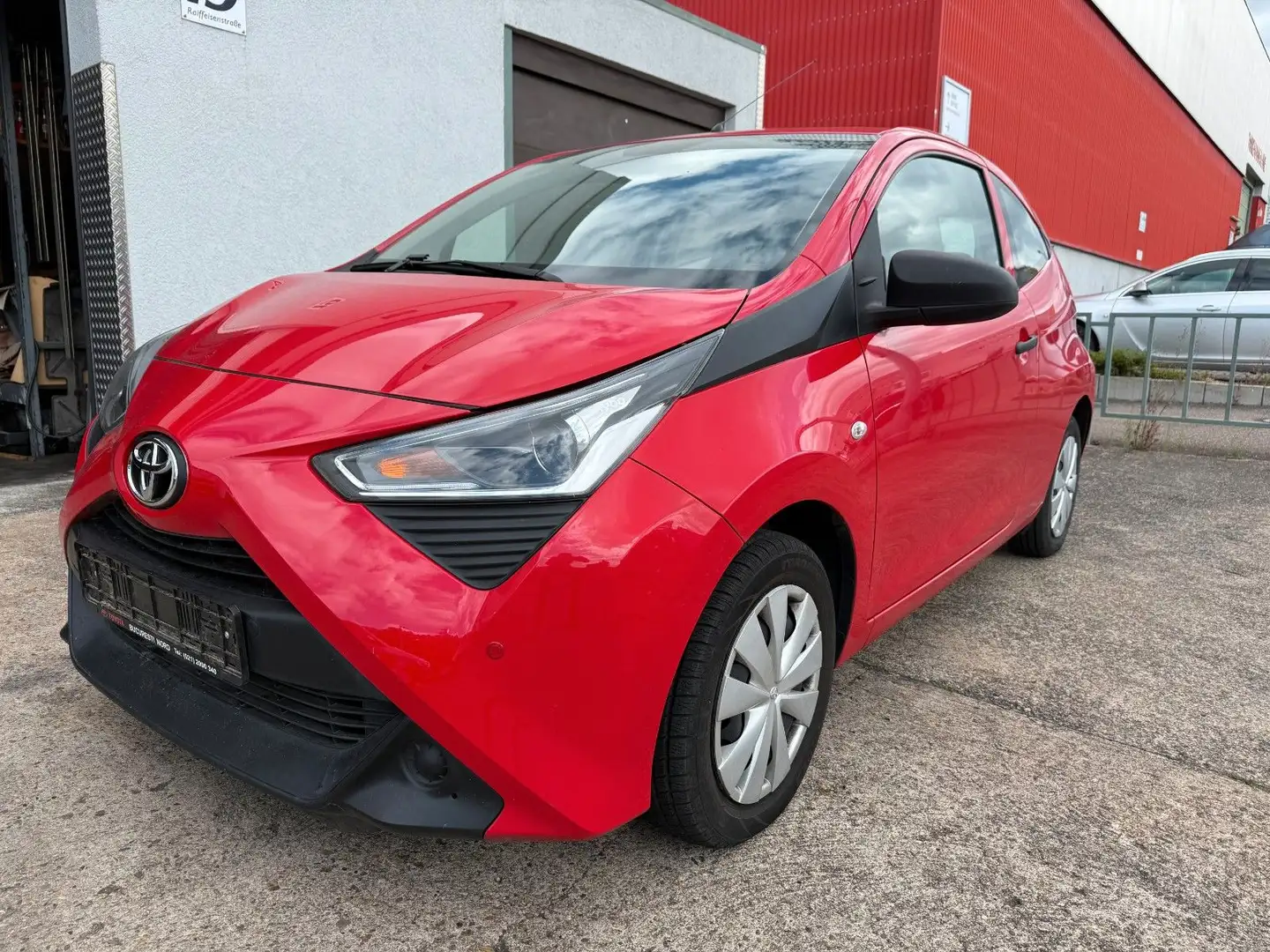Toyota Aygo AYGO x UNFALLFREI 1 HAND 5.900 KM Rot - 1