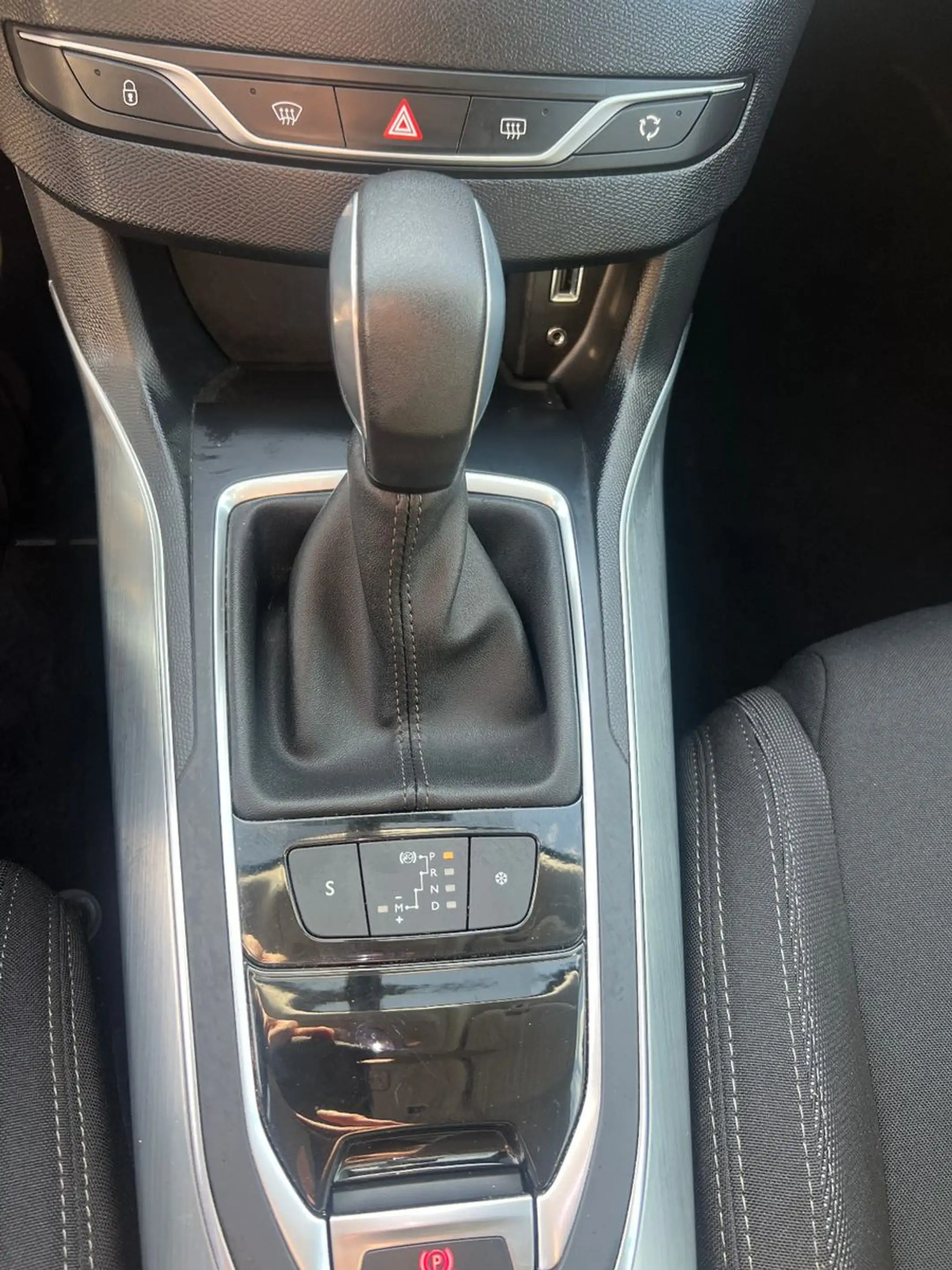 Peugeot 308 Allure Automatik*LED*PDC — photo 10