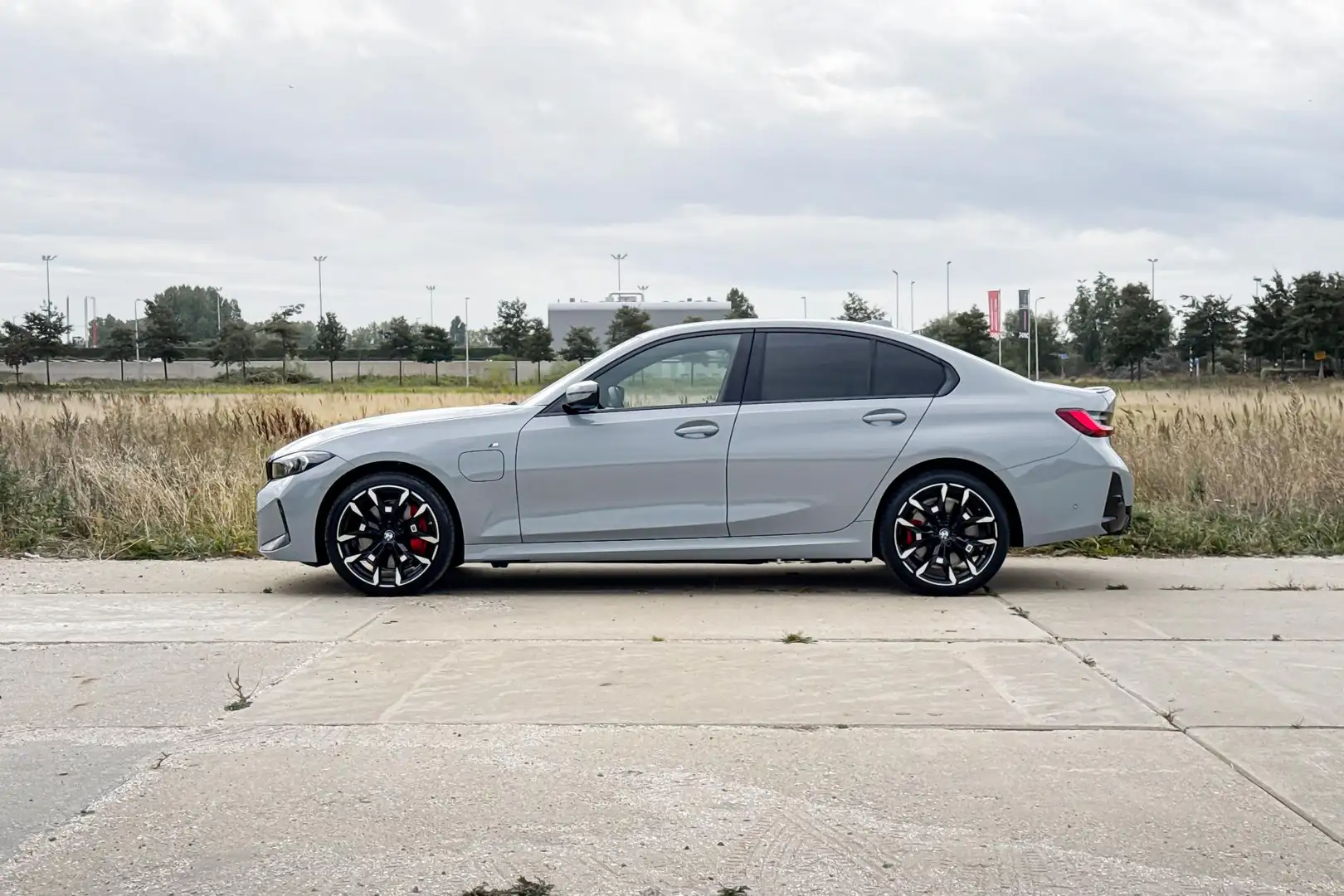 BMW 330 3 Serie Sedan 330e | M Sport | Glazen Panoramadak Gris - 2