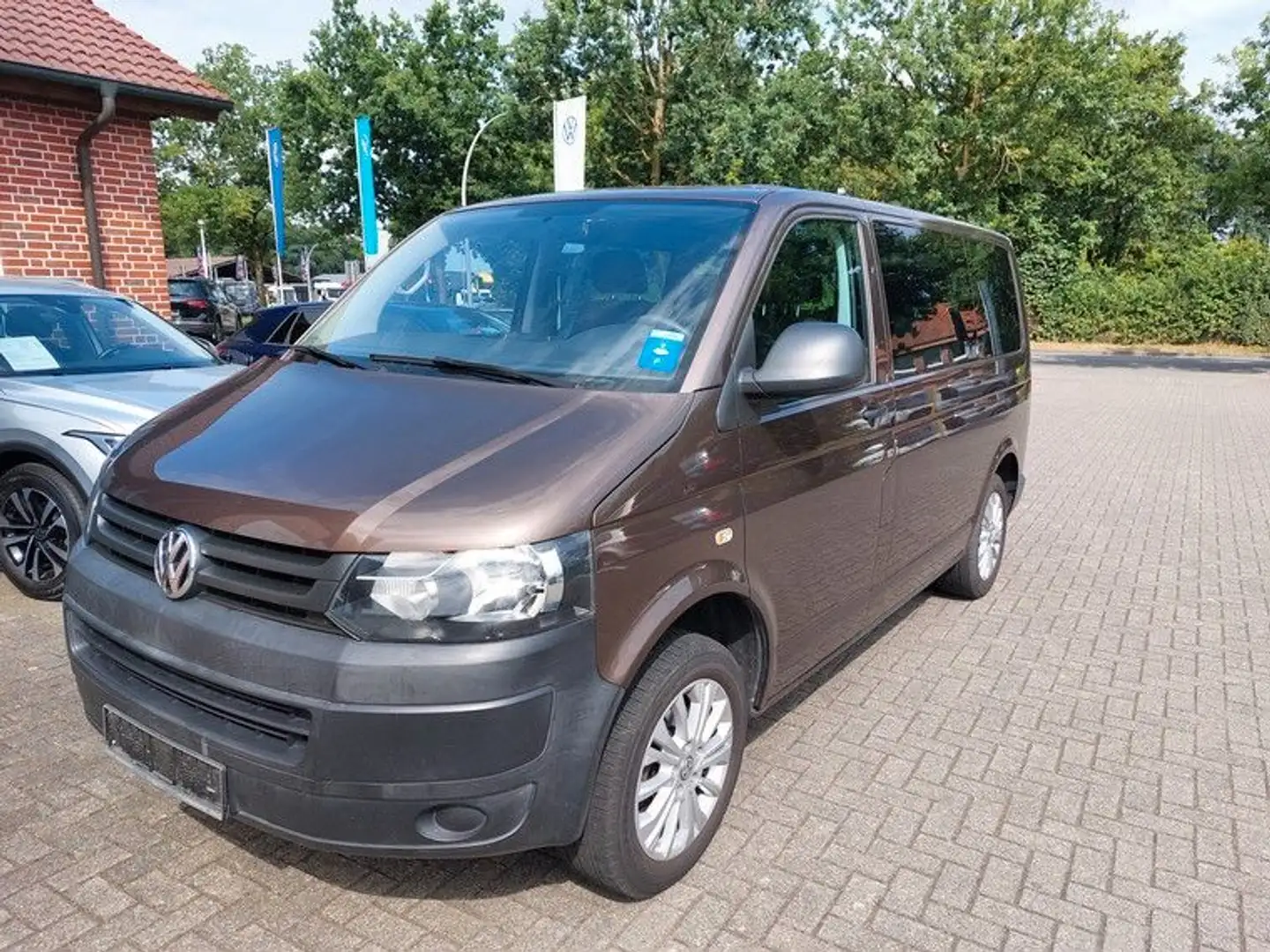 Volkswagen T5 Transporter T5 Kombi 2,0 TDI 8-Sitzer*AHK*Standhzg* Brun - 1