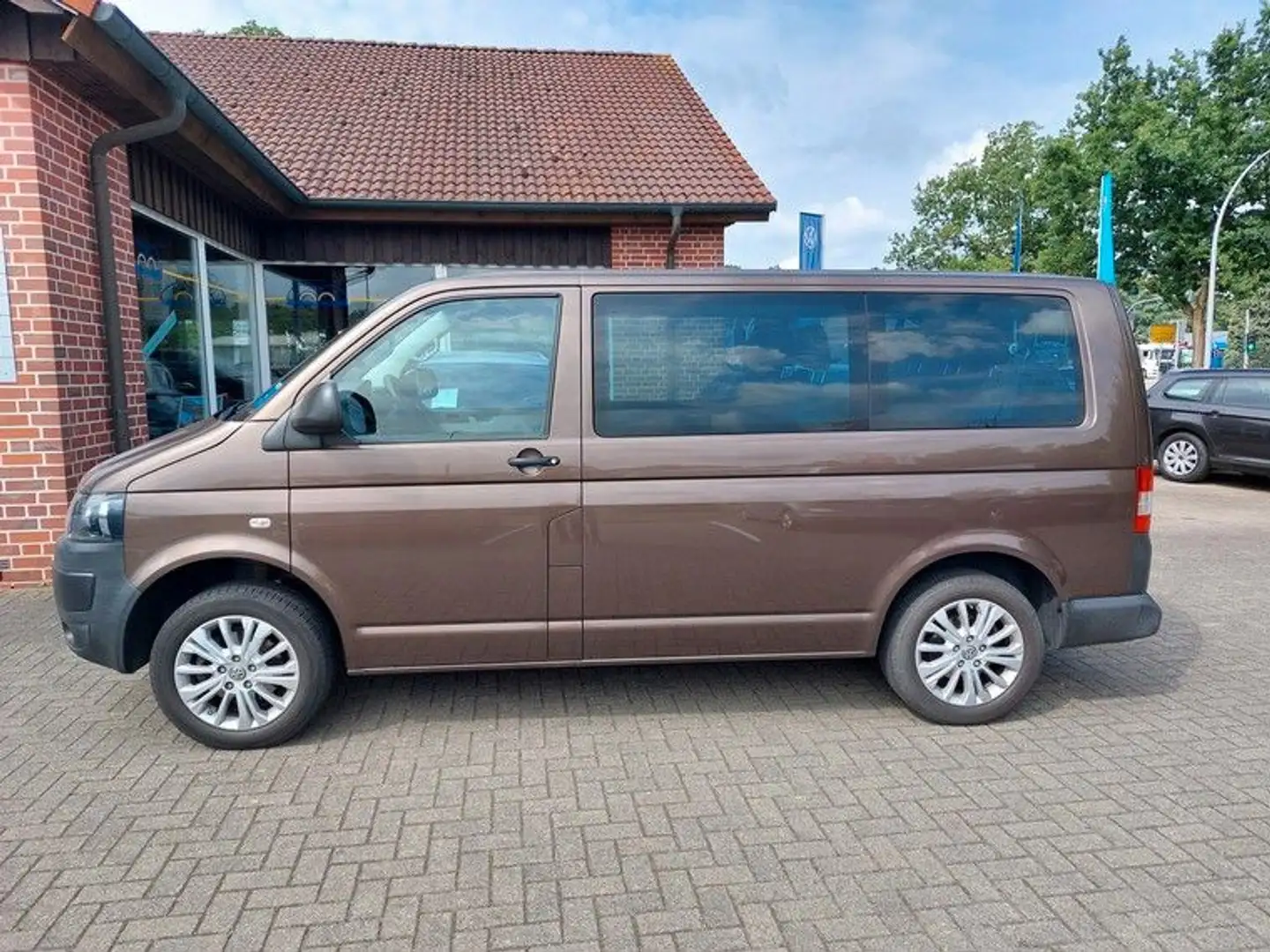 Volkswagen T5 Transporter T5 Kombi 2,0 TDI 8-Sitzer*AHK*Standhzg* Brun - 2
