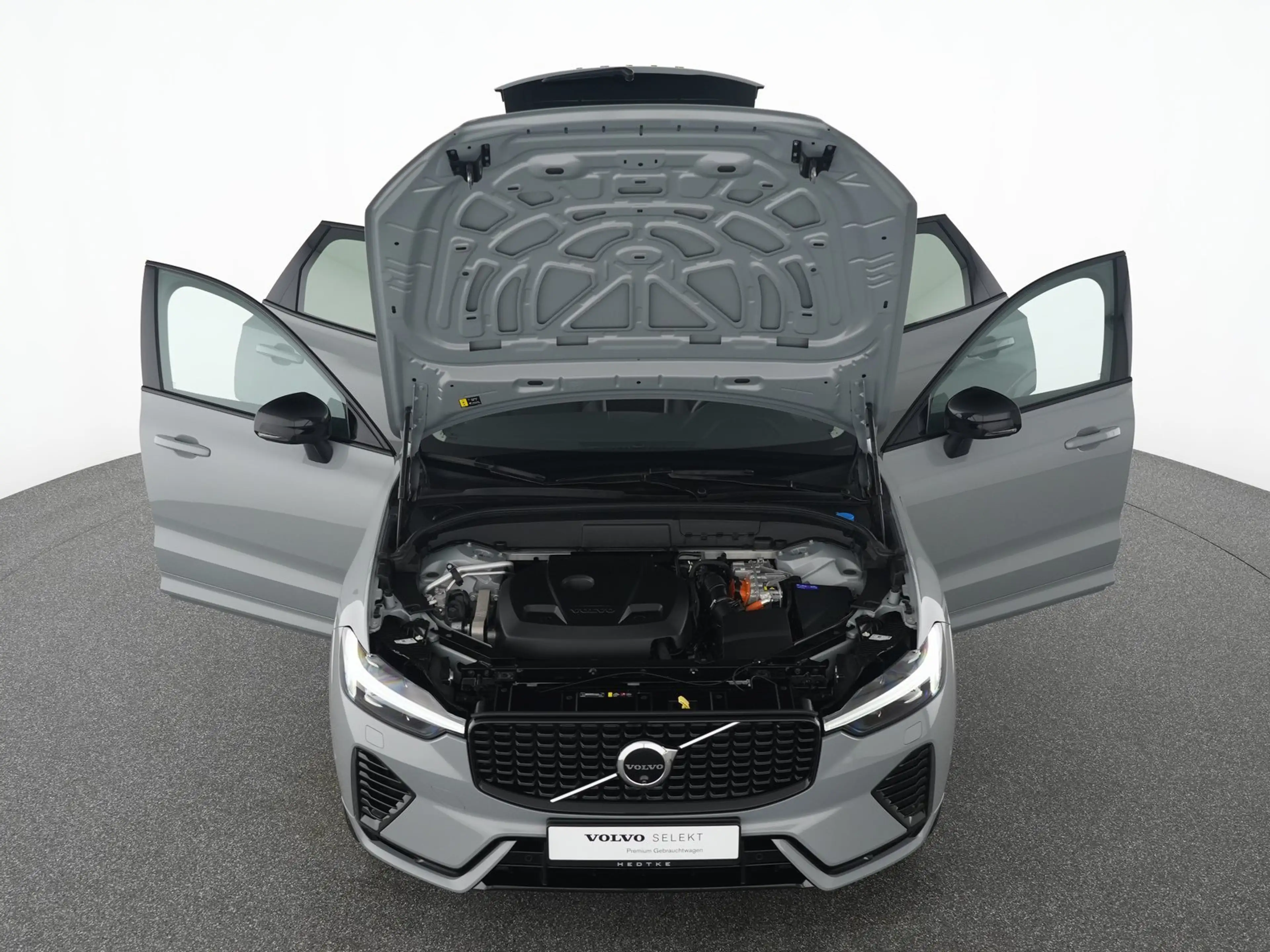 Volvo XC60 T8 AWD Plus Dark ACC*H&K-SOUND*360°KAMERA — photo 13