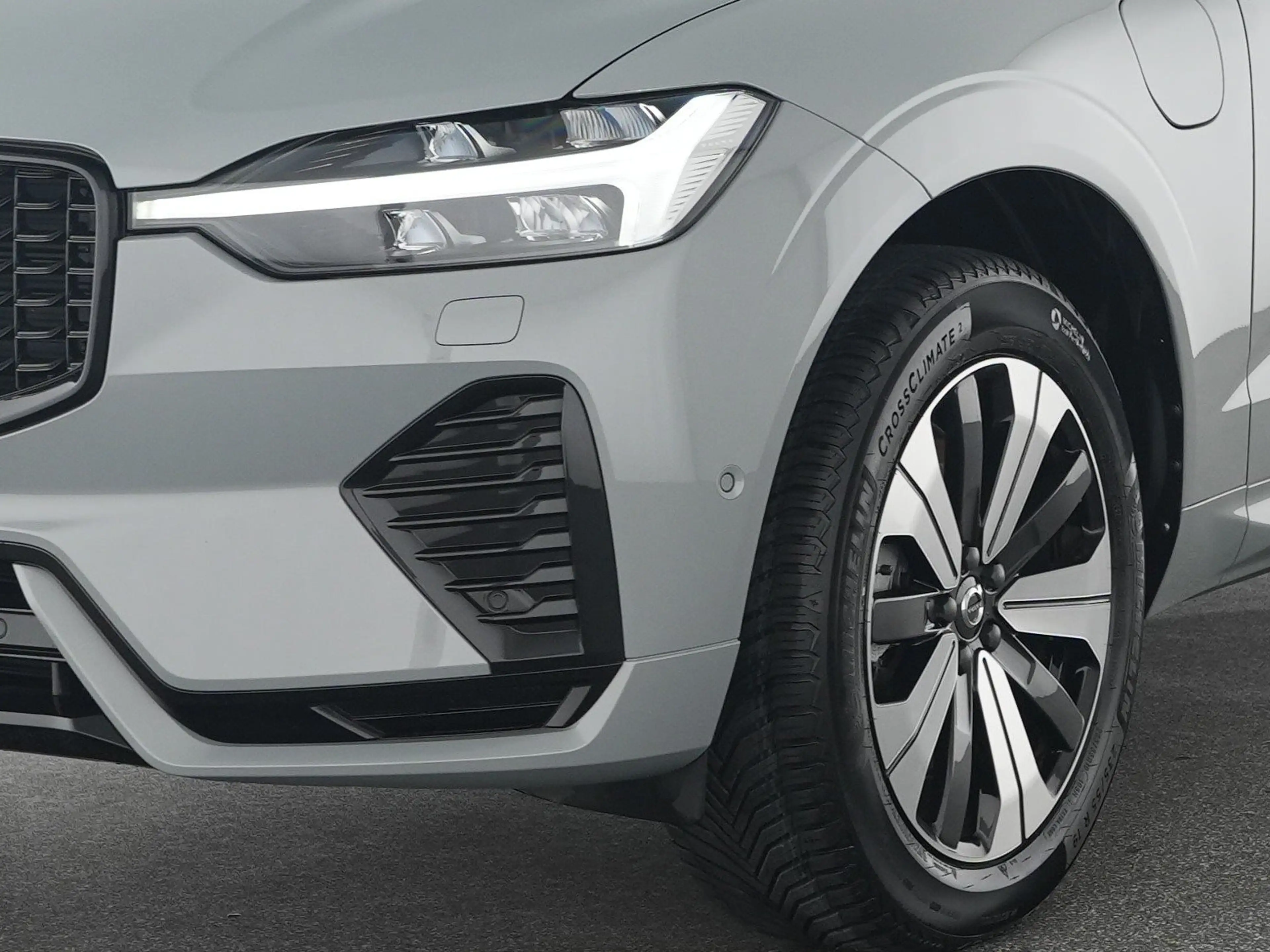 Volvo XC60 T8 AWD Plus Dark ACC*H&K-SOUND*360°KAMERA — photo 9