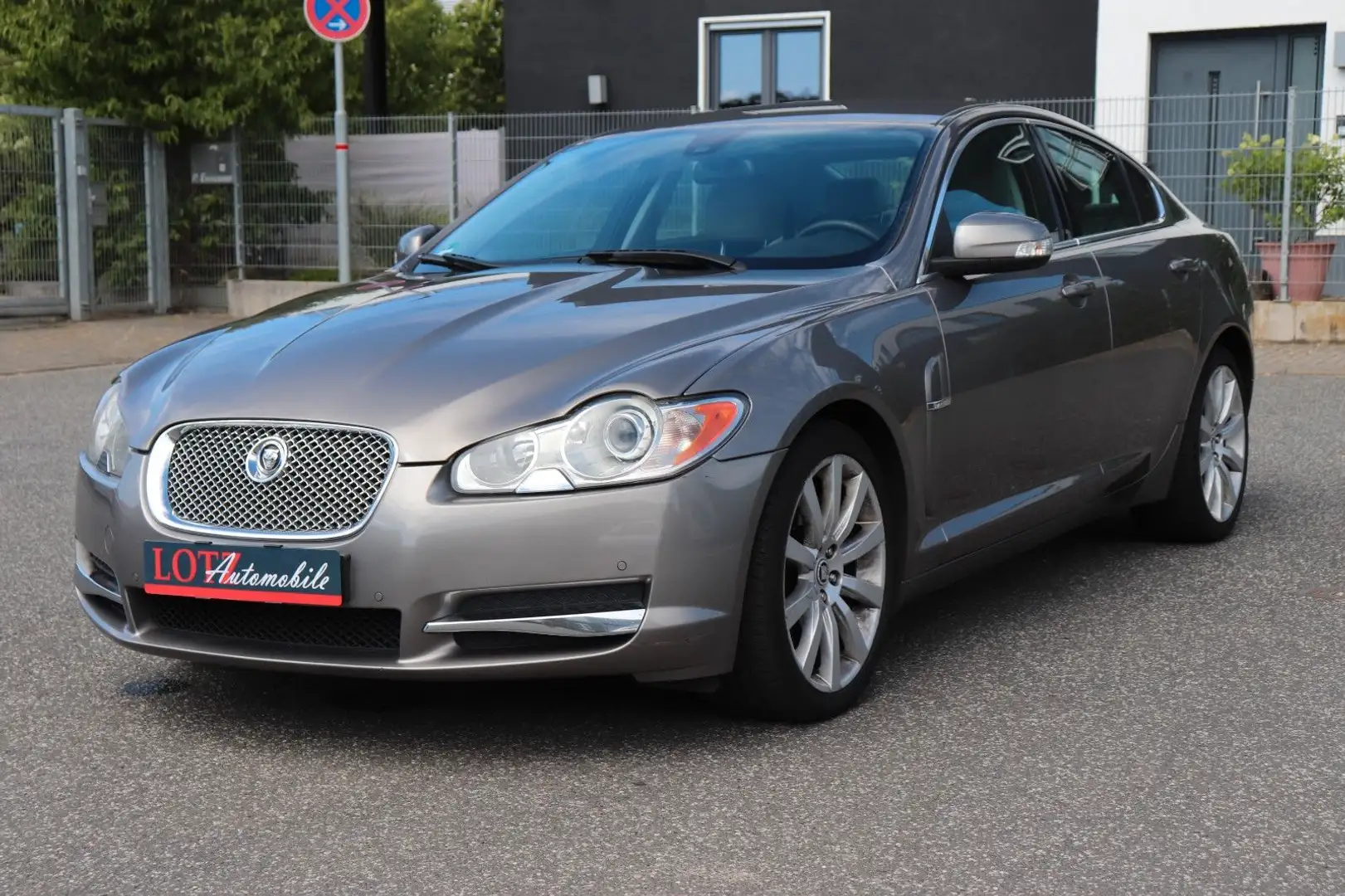 Jaguar XF 2.7 V6 Diesel Luxury Gris - 1