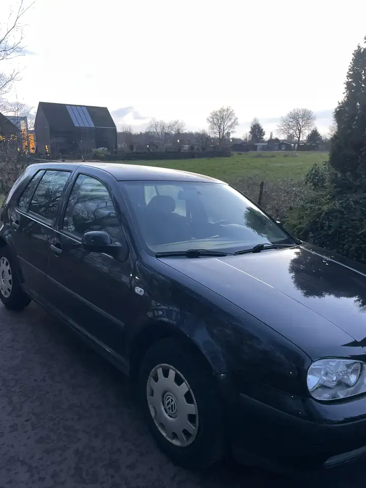 Volkswagen Golf 1.6-16V Trendline, foto 2