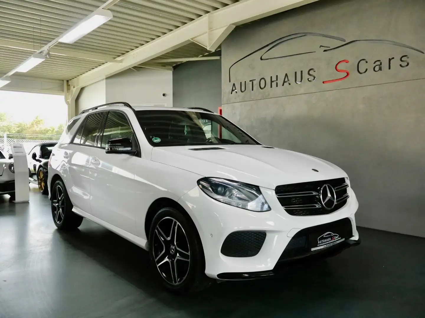 Mercedes-Benz GLE 350 d 4Matic AMG Line*Navi*Night Paket*Luft* Weiß - 1