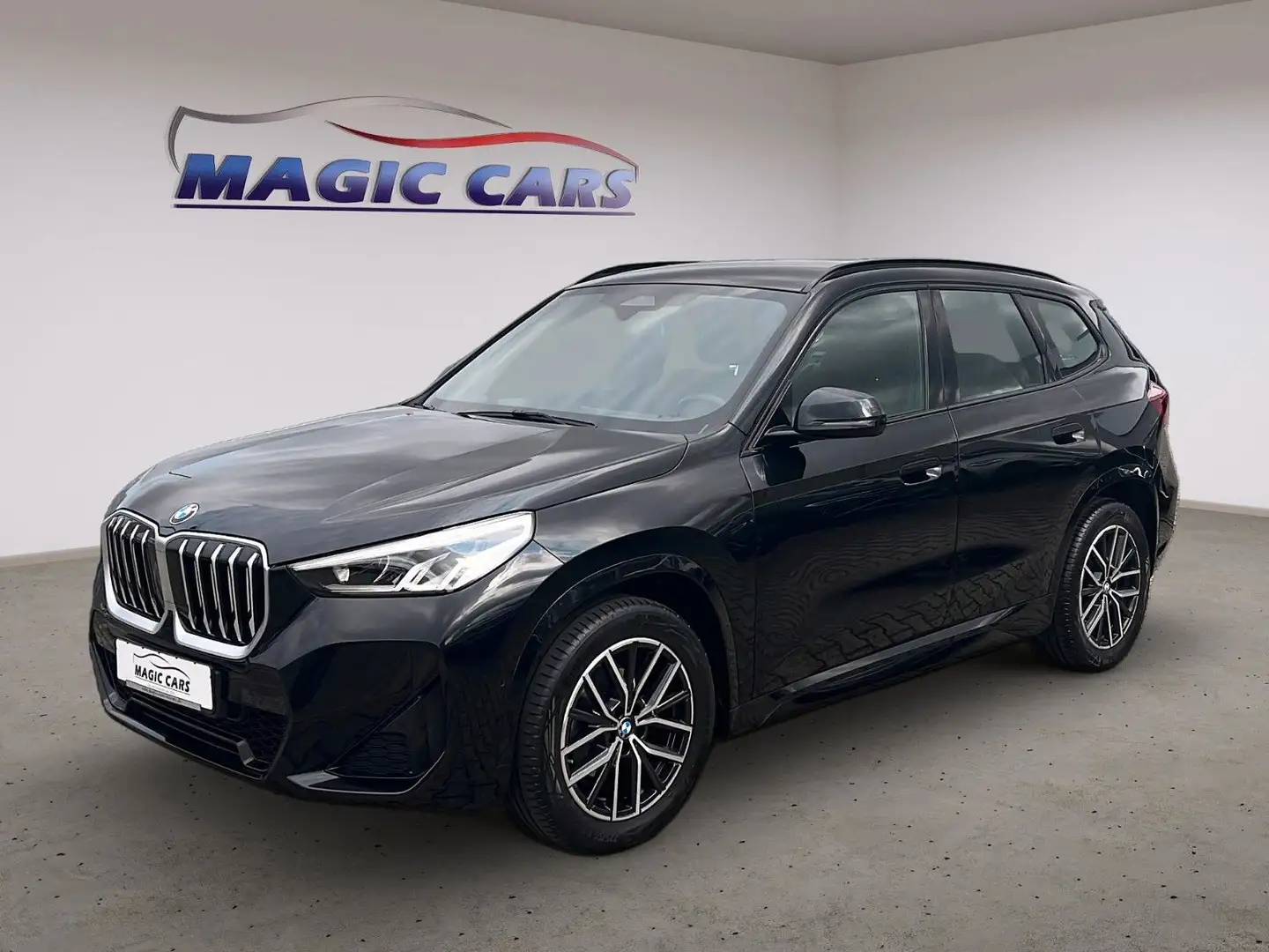 BMW X1 sDrive18d Aut. M Sportpaket *Leder*AHK*Live* Schwarz - 1