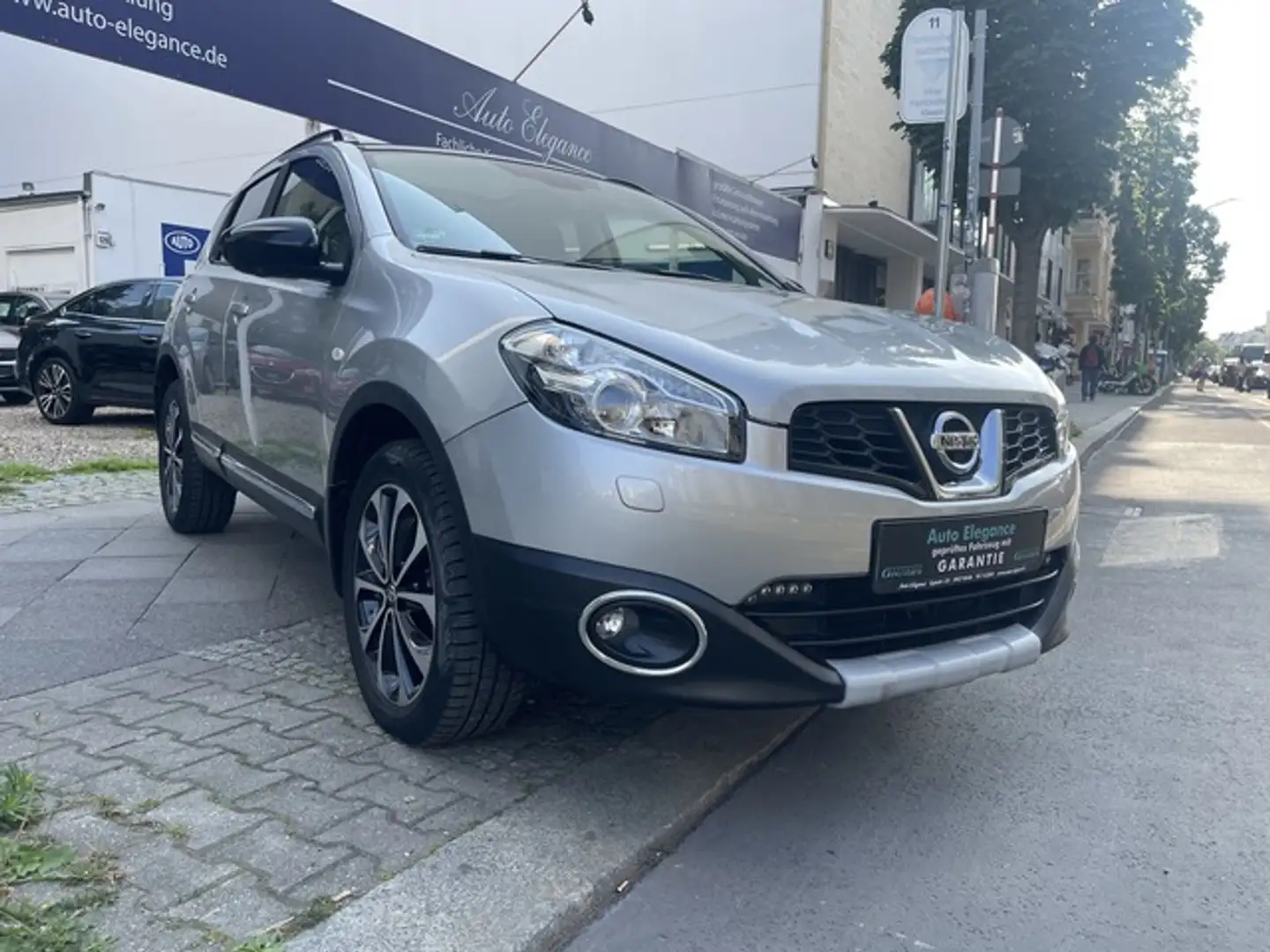 Nissan Qashqai 1.6,Automatik,-CVT.2JAHRE GARANTIE.1HAND LEDER:KLI Silber - 2