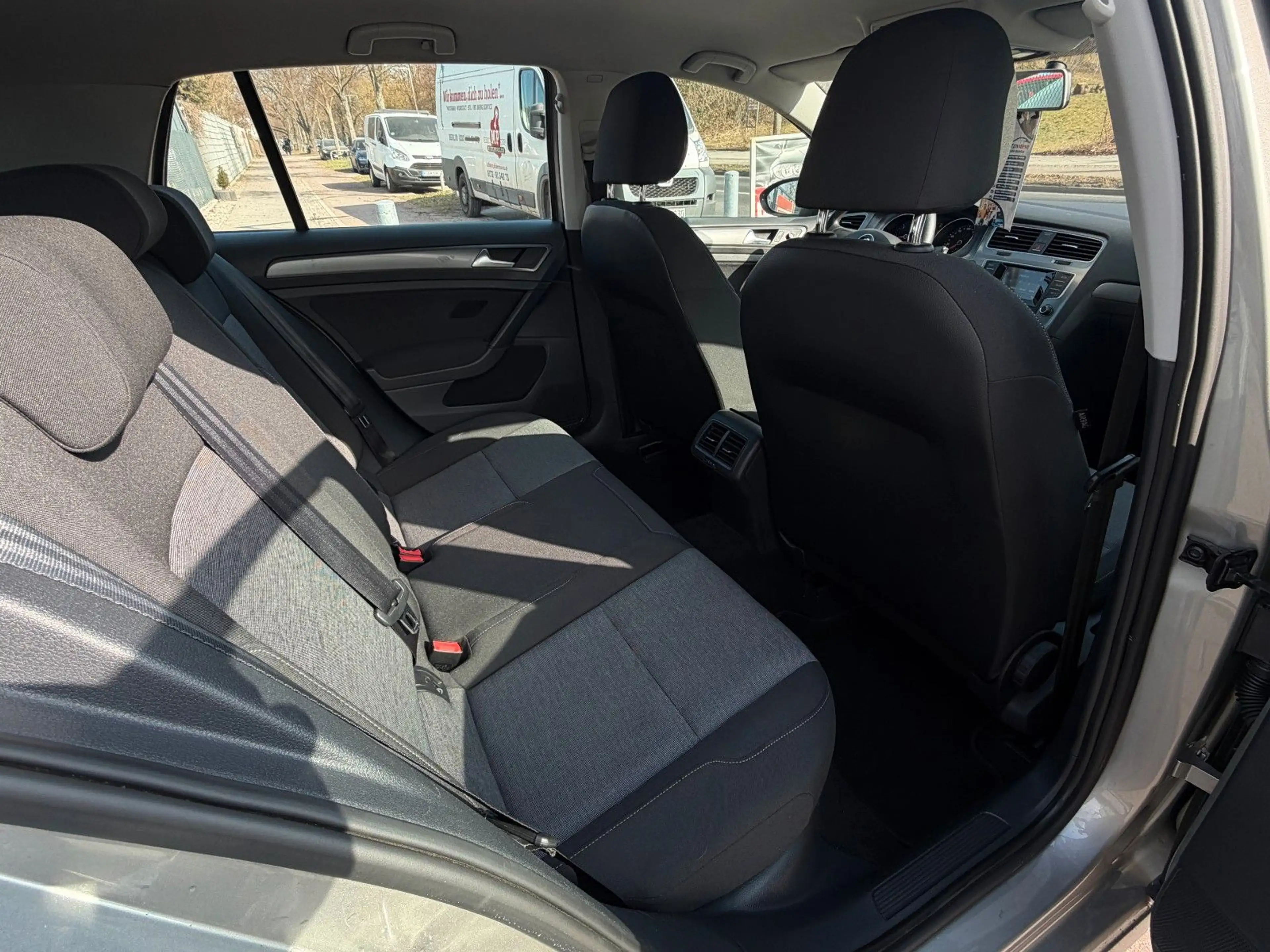 Volkswagen Golf VII 1.6 TDI Lim EU5*Klima*LED*TÜV NEU* — photo 13