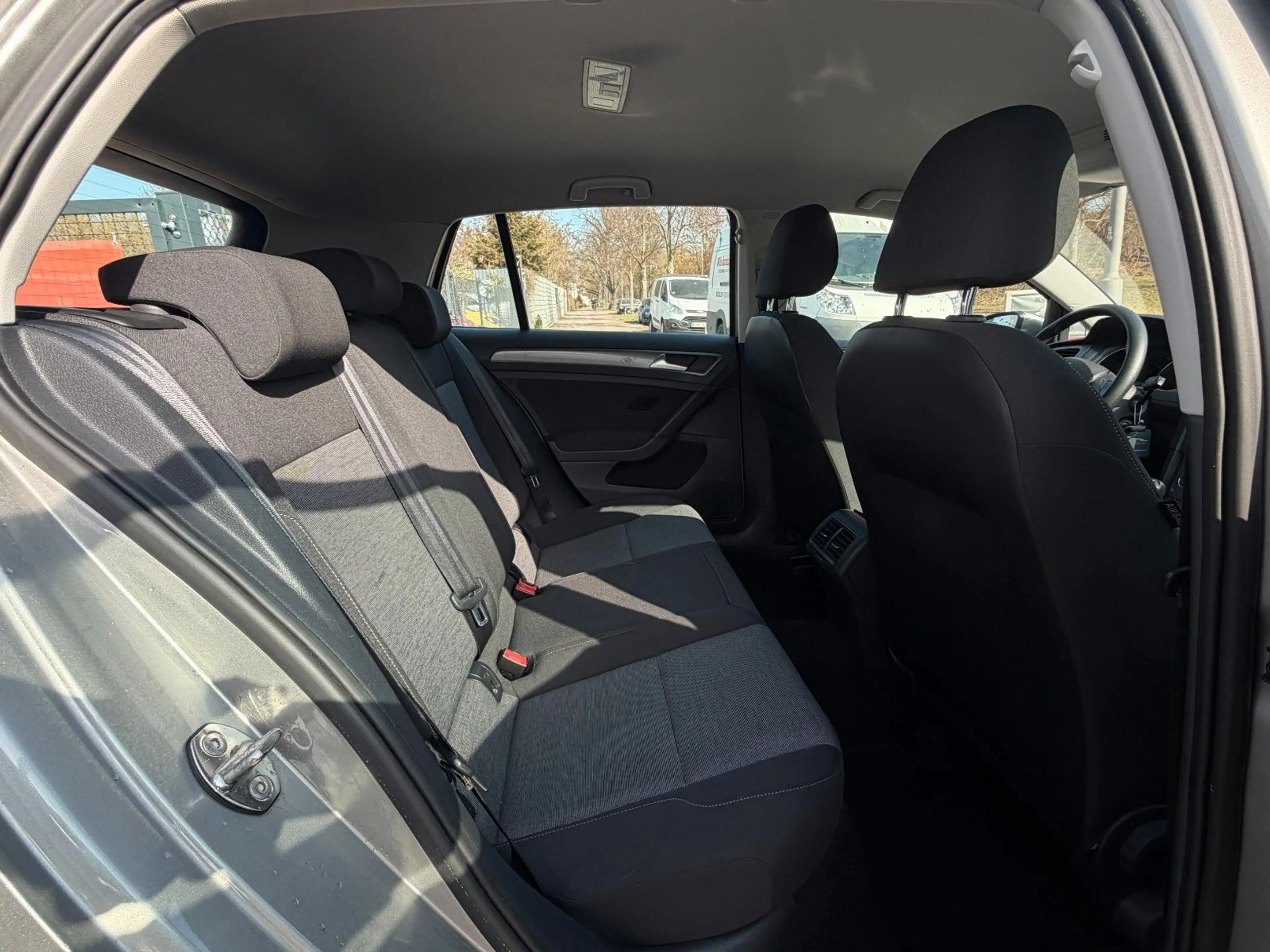 Volkswagen Golf VII 1.6 TDI Lim EU5*Klima*LED*TÜV NEU* — photo 14
