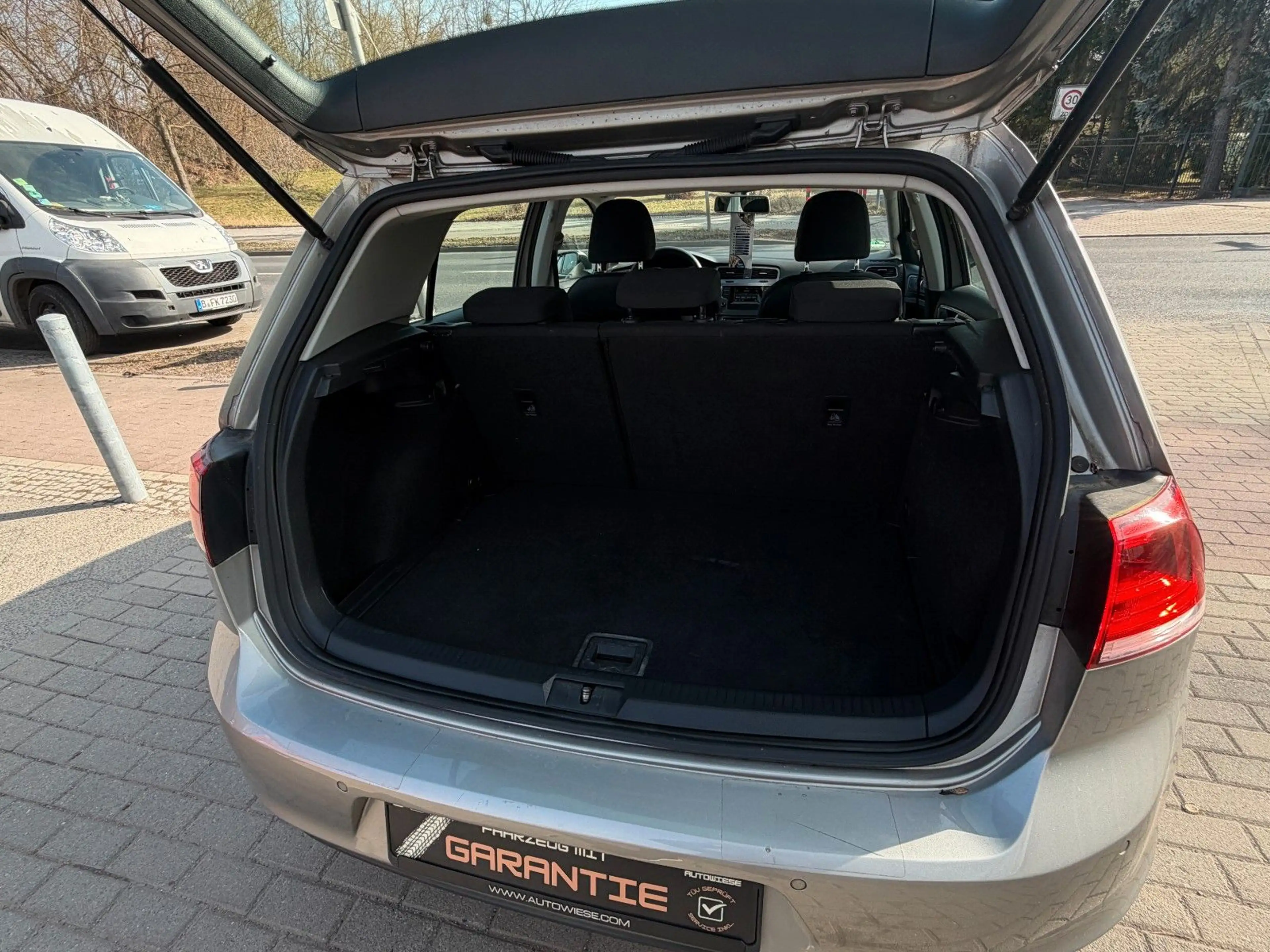Volkswagen Golf VII 1.6 TDI Lim EU5*Klima*LED*TÜV NEU* — photo 9