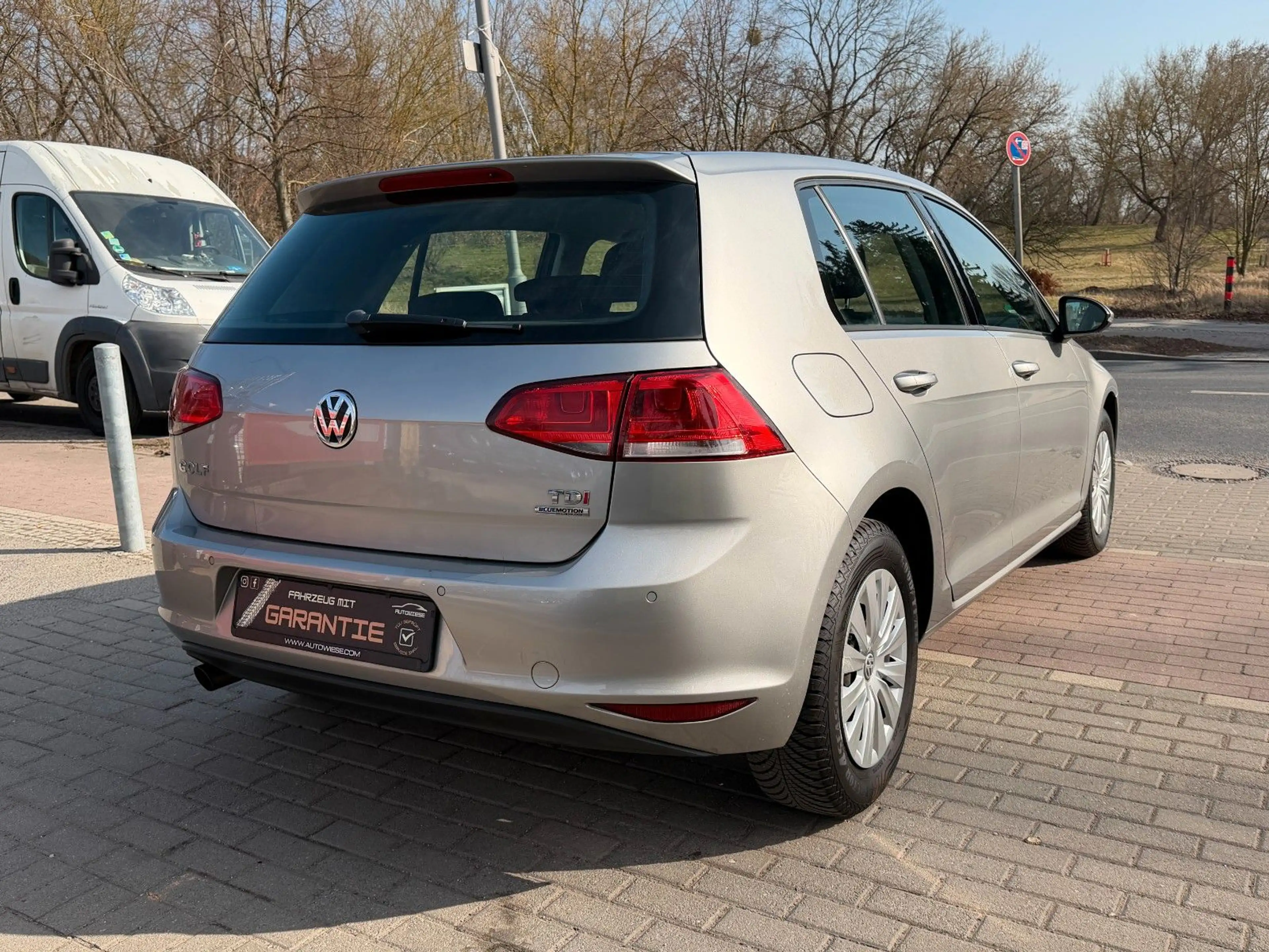 Volkswagen Golf VII 1.6 TDI Lim EU5*Klima*LED*TÜV NEU* — photo 5