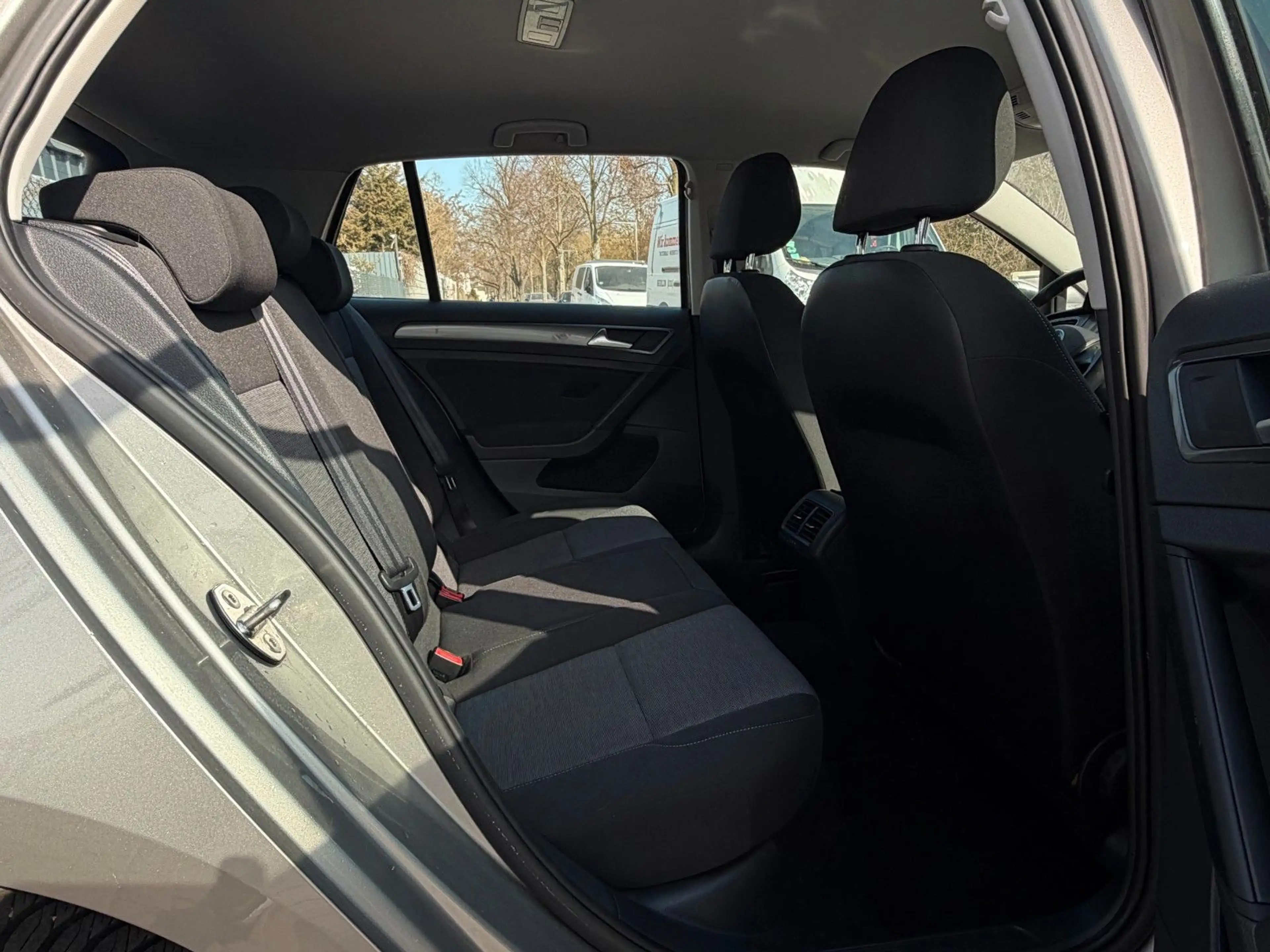 Volkswagen Golf VII 1.6 TDI Lim EU5*Klima*LED*TÜV NEU* — photo 12
