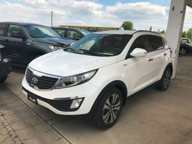 Imagine Kia Sportage 2.4 CVVT 4WD Automatik / Nur für Export
