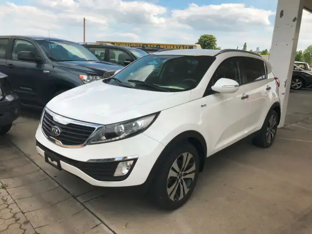 Kia Sportage 2.4 CVVT 4WD Automatik / Nur für Export