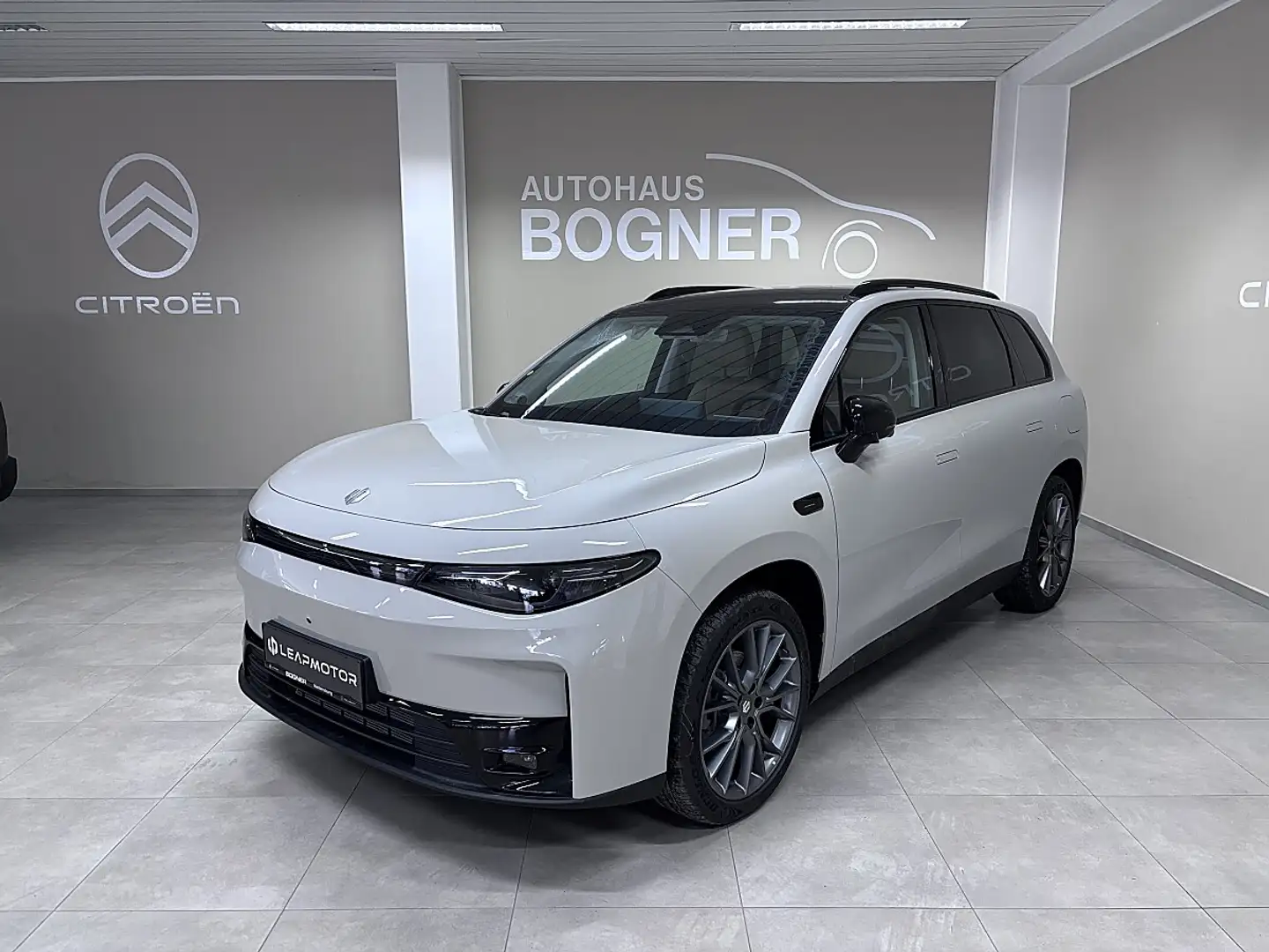 Leapmotor C10 REEV 28,4kWh Design Beige - 1