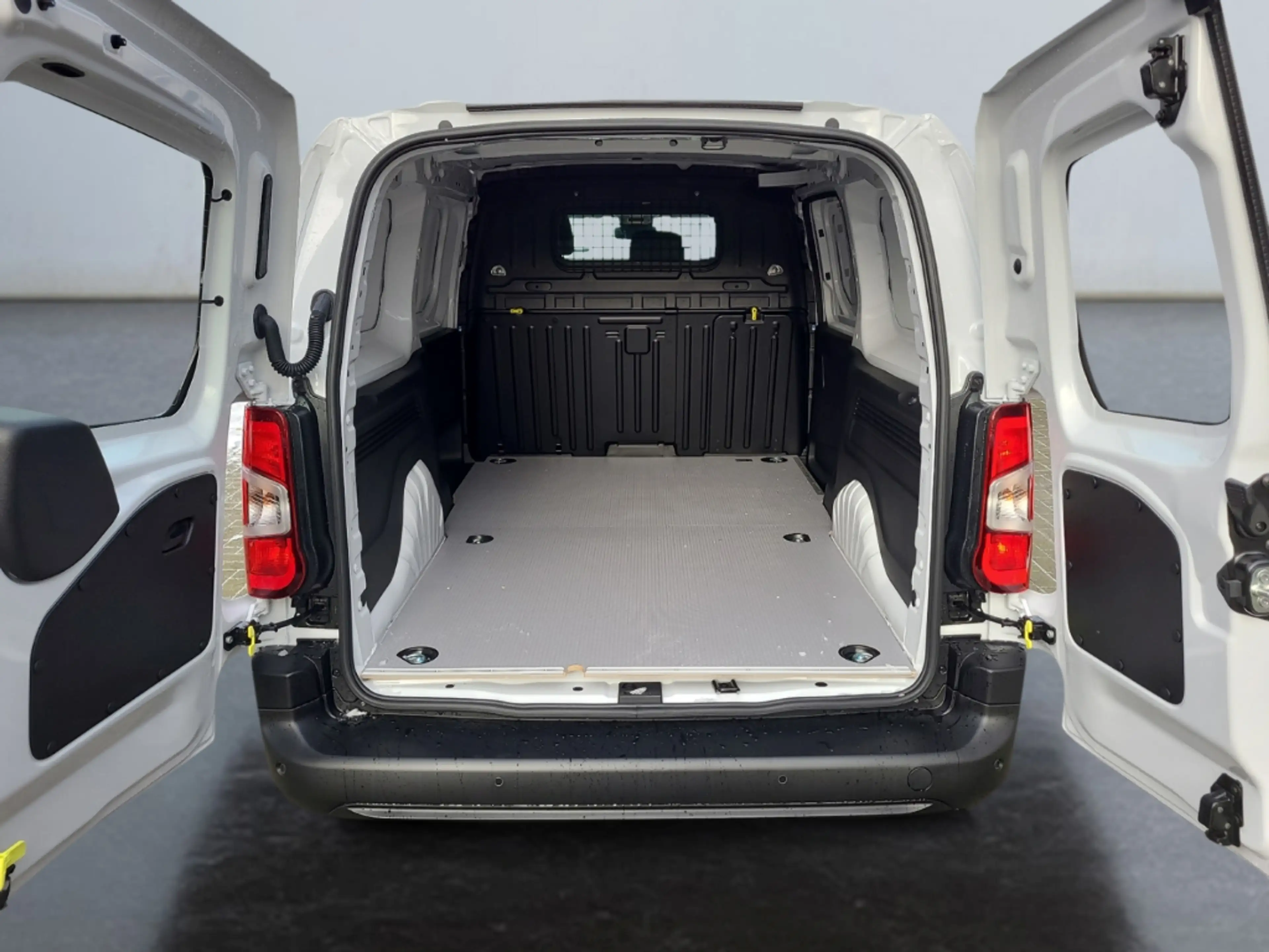 Toyota Proace City 1,5 l D, 102 PS 6MT 4 Türen, 3 Sitze L — photo 14