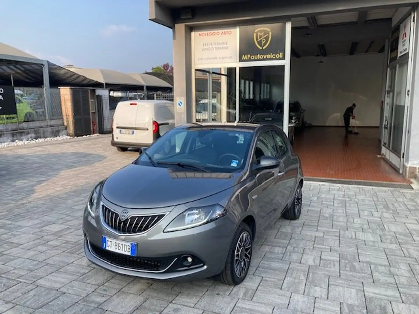 Lancia Ypsilon Ypsilon 1.0 firefly hybrid Platino s Grigio - 1