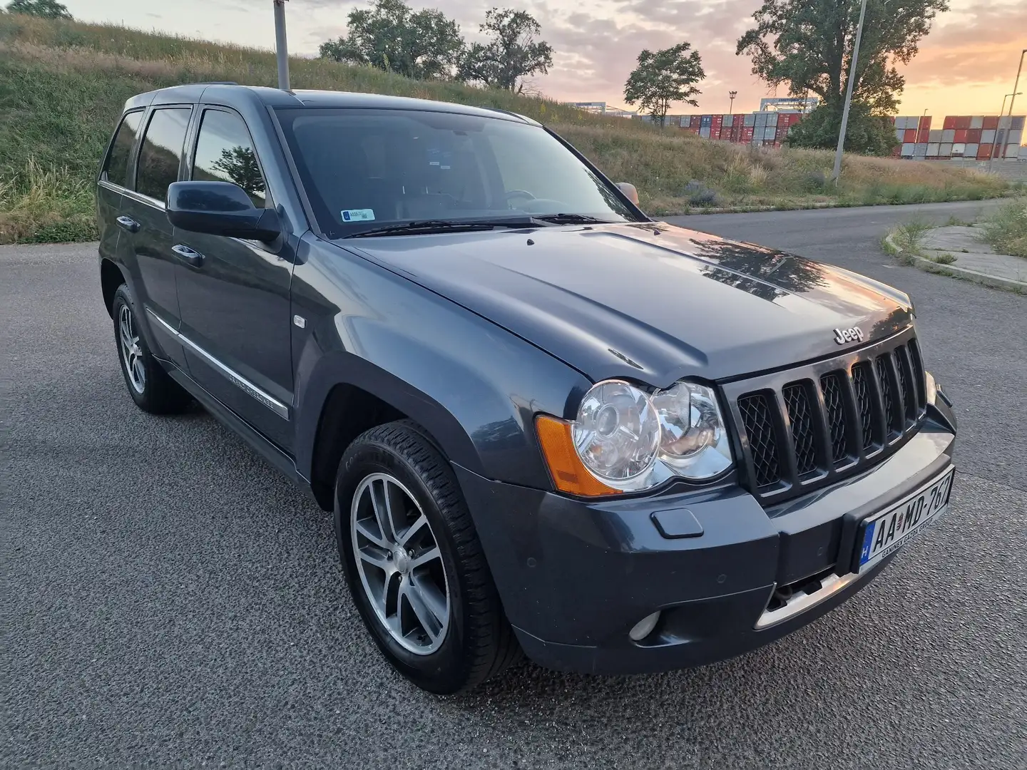 Jeep Grand Cherokee 5 Sitzer posti LKW VAN GRIJS KENTEKEN TREKHAAK Gri - 1