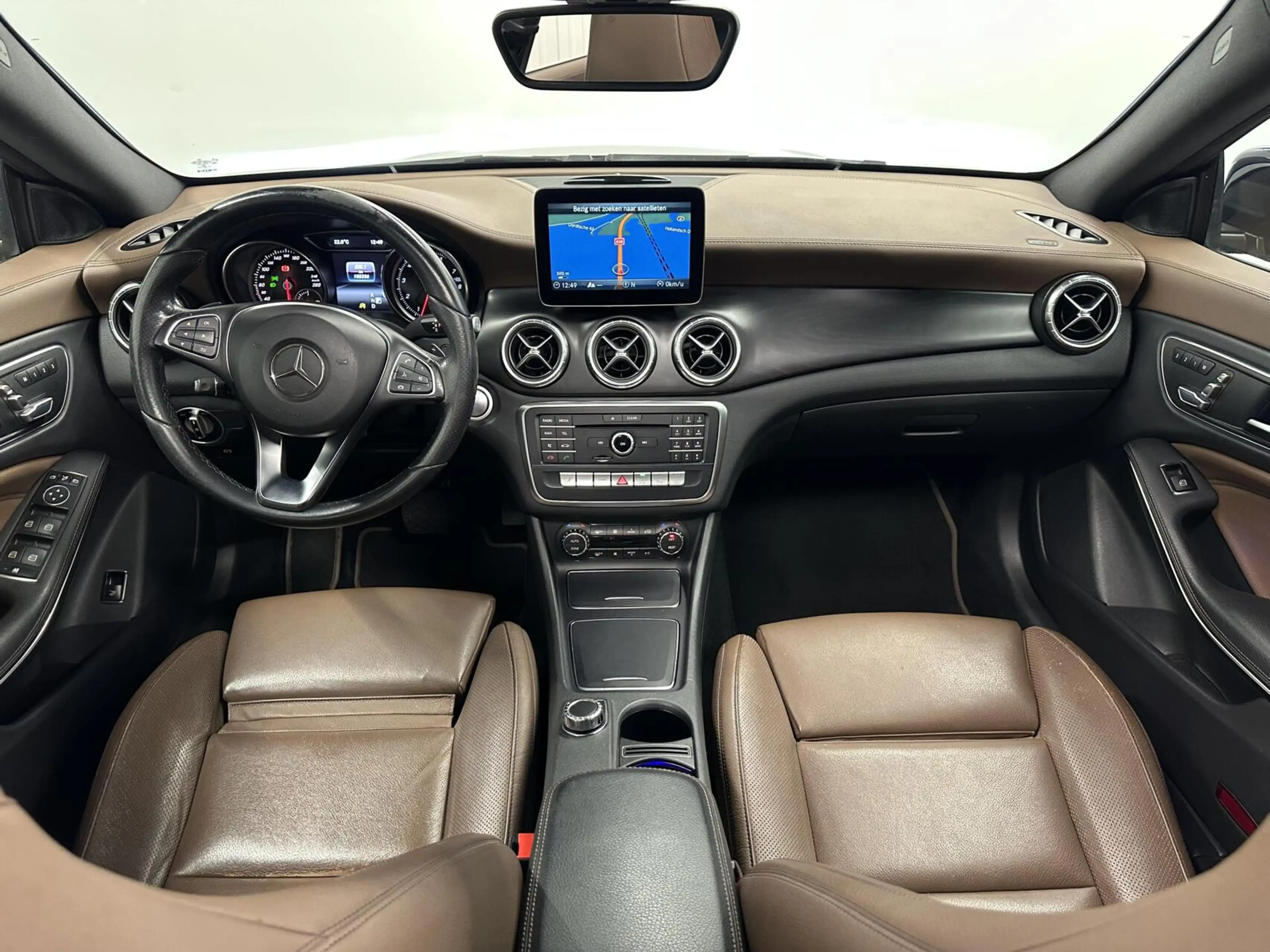 Mercedes-Benz CLA 200 Prestige TREKHAAK LEER PANO NAVI CAMERA. — photo 2