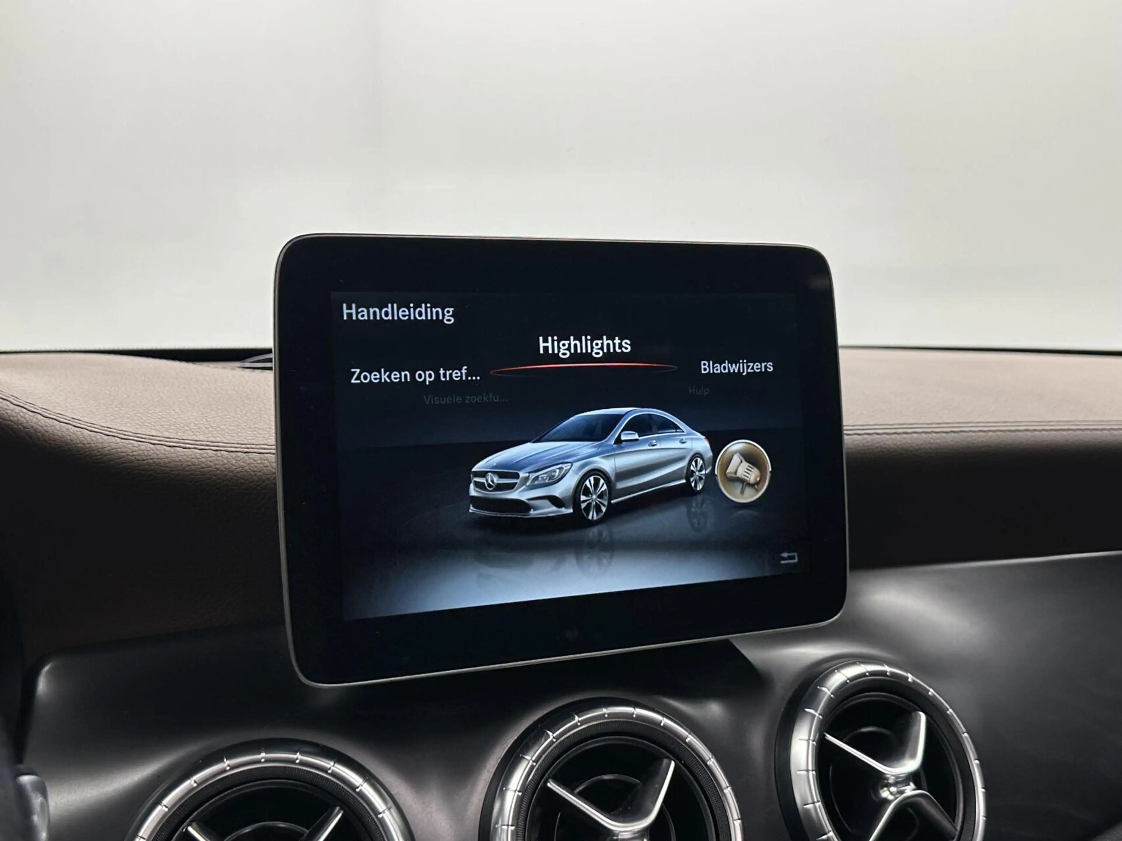 Mercedes-Benz CLA 200 Prestige TREKHAAK LEER PANO NAVI CAMERA. — photo 42