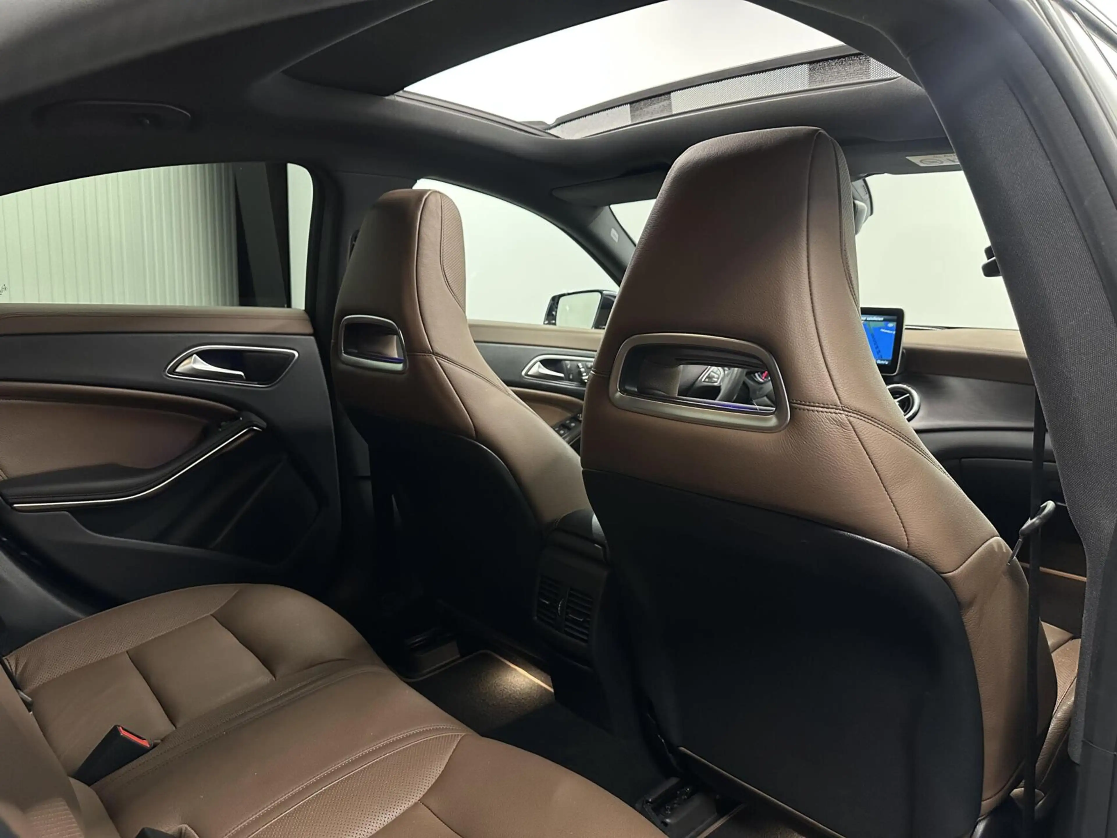 Mercedes-Benz CLA 200 Prestige TREKHAAK LEER PANO NAVI CAMERA. — photo 14
