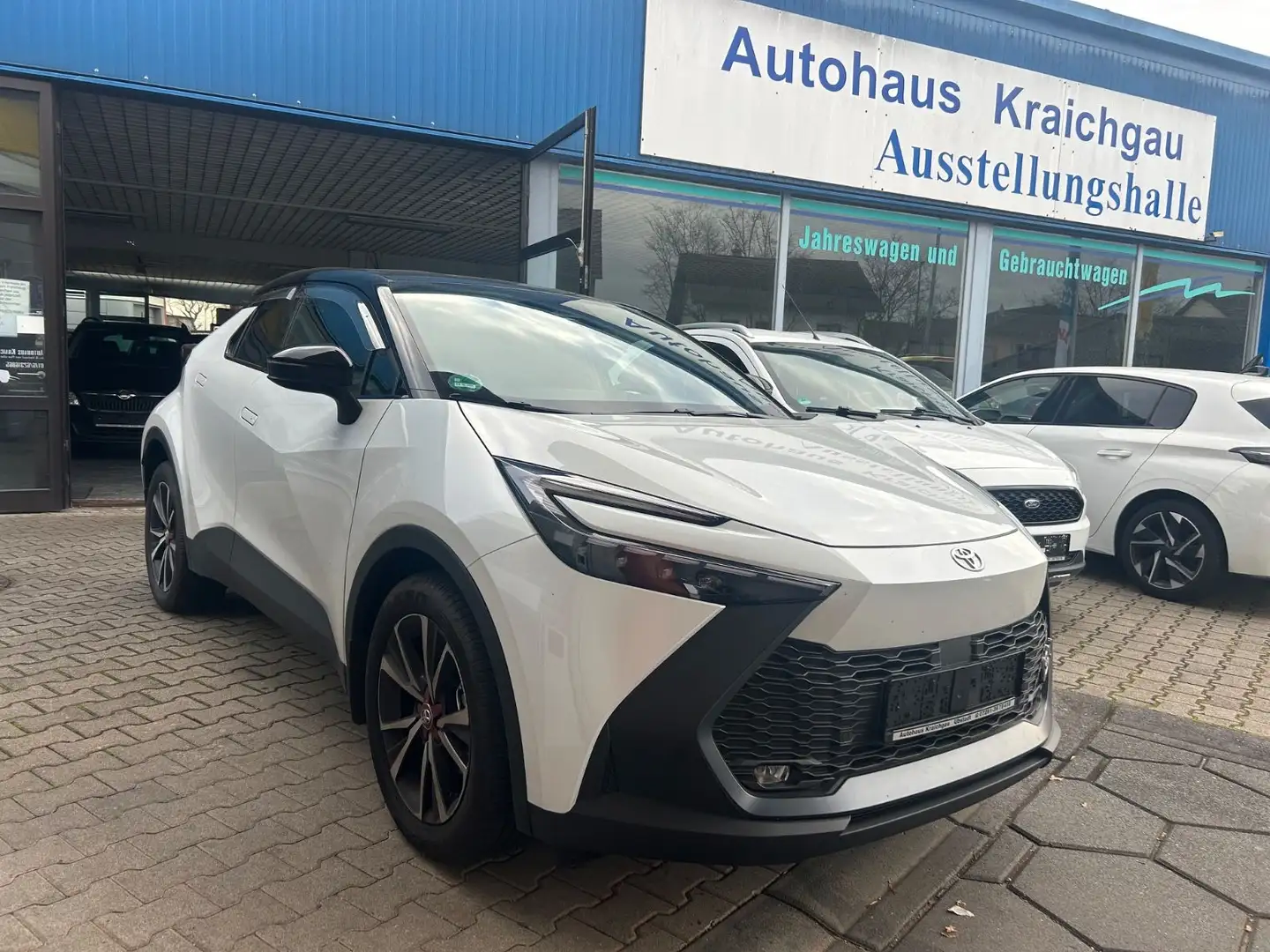 Toyota C-HR Hybrid 2.0 FWD Team Deutschland Wit - 1
