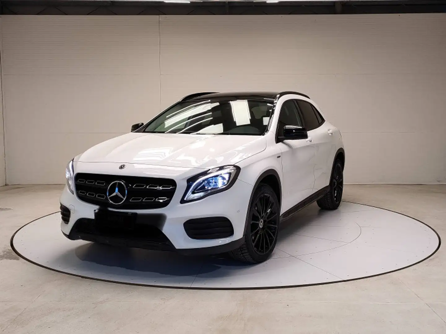 Mercedes-Benz GLA 220 night edition - 1