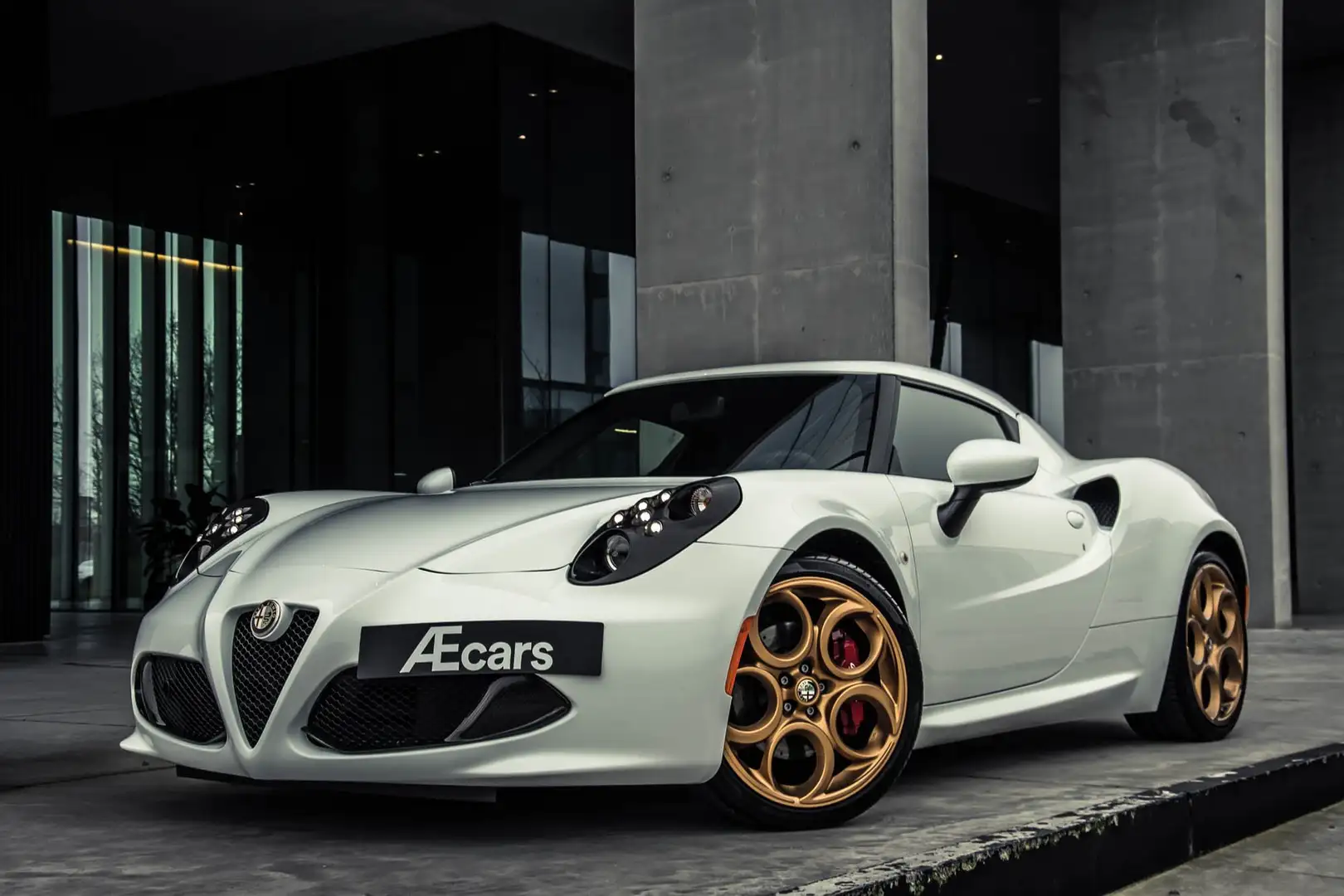 Alfa Romeo 4C *** CARBON / SPORT EXHAUST / ONLY 13.247 KM *** Wit - 1