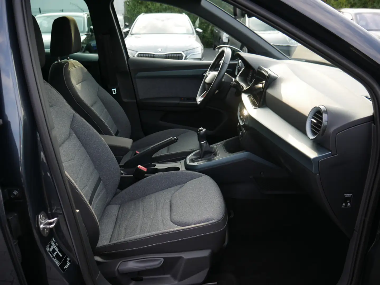 SEAT Arona 1.0 TSI Xperience LED 18"-LM NAVI SHZ Grau - 2