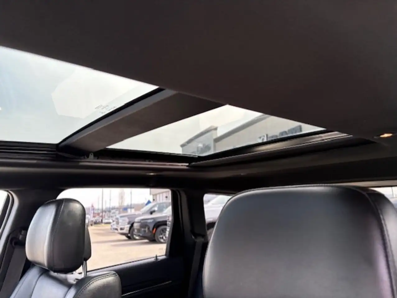 Jeep Grand Cherokee снимка Jeep Grand Cherokee