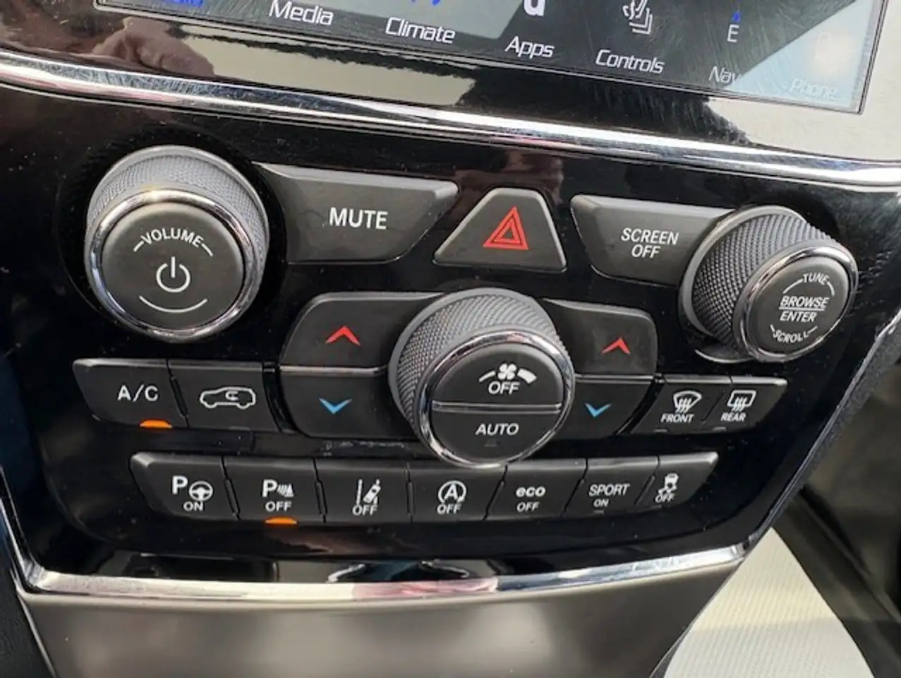 Jeep Grand Cherokee снимка Jeep Grand Cherokee