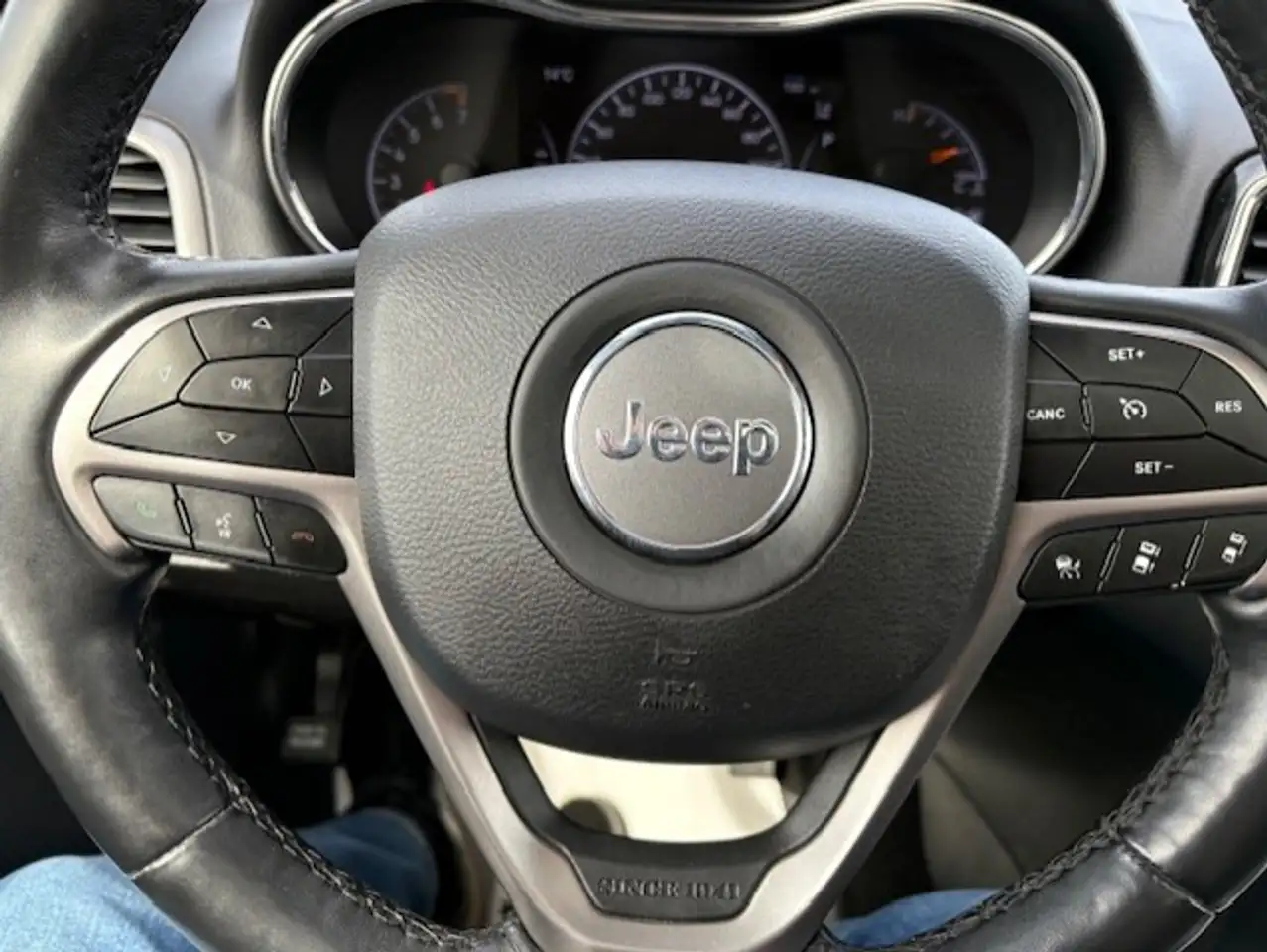 Jeep Grand Cherokee снимка Jeep Grand Cherokee