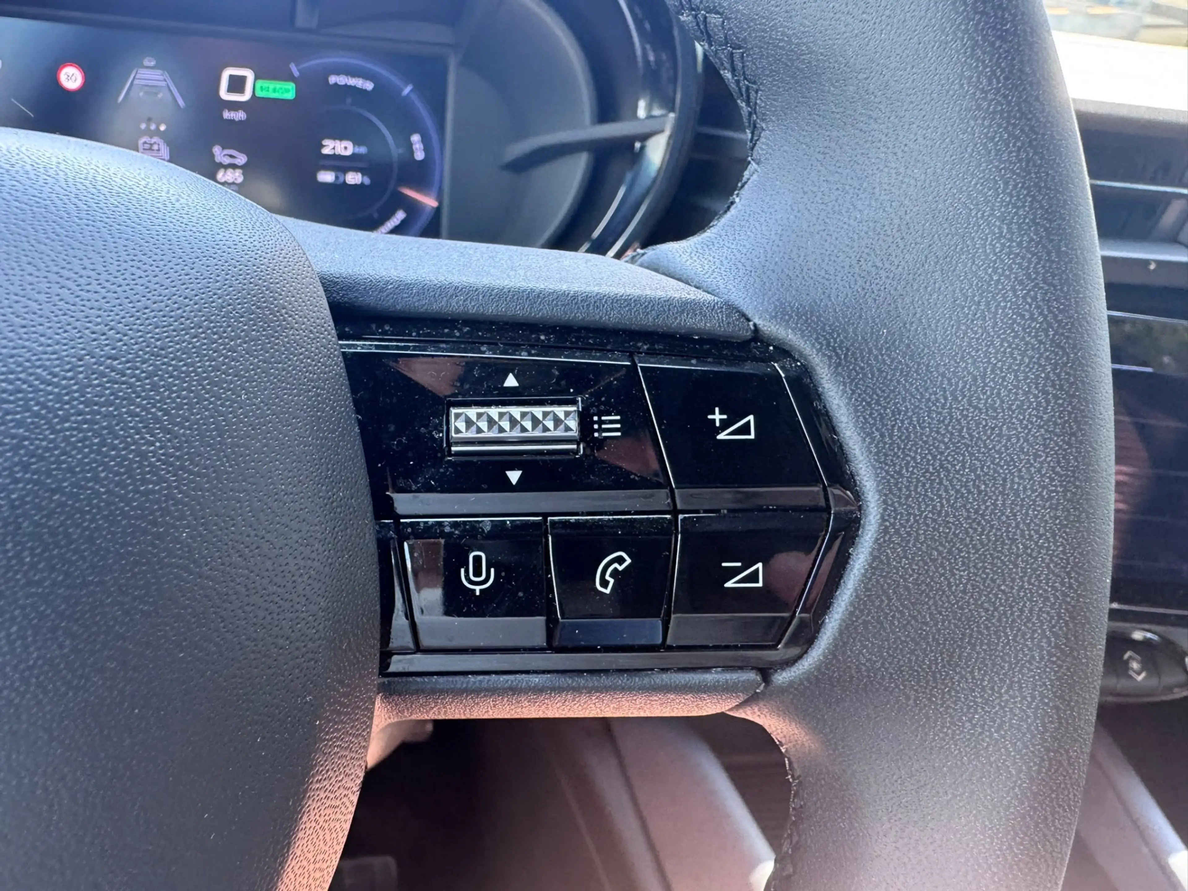 Alfa Romeo Junior Elettrica 54 kWh — photo 13