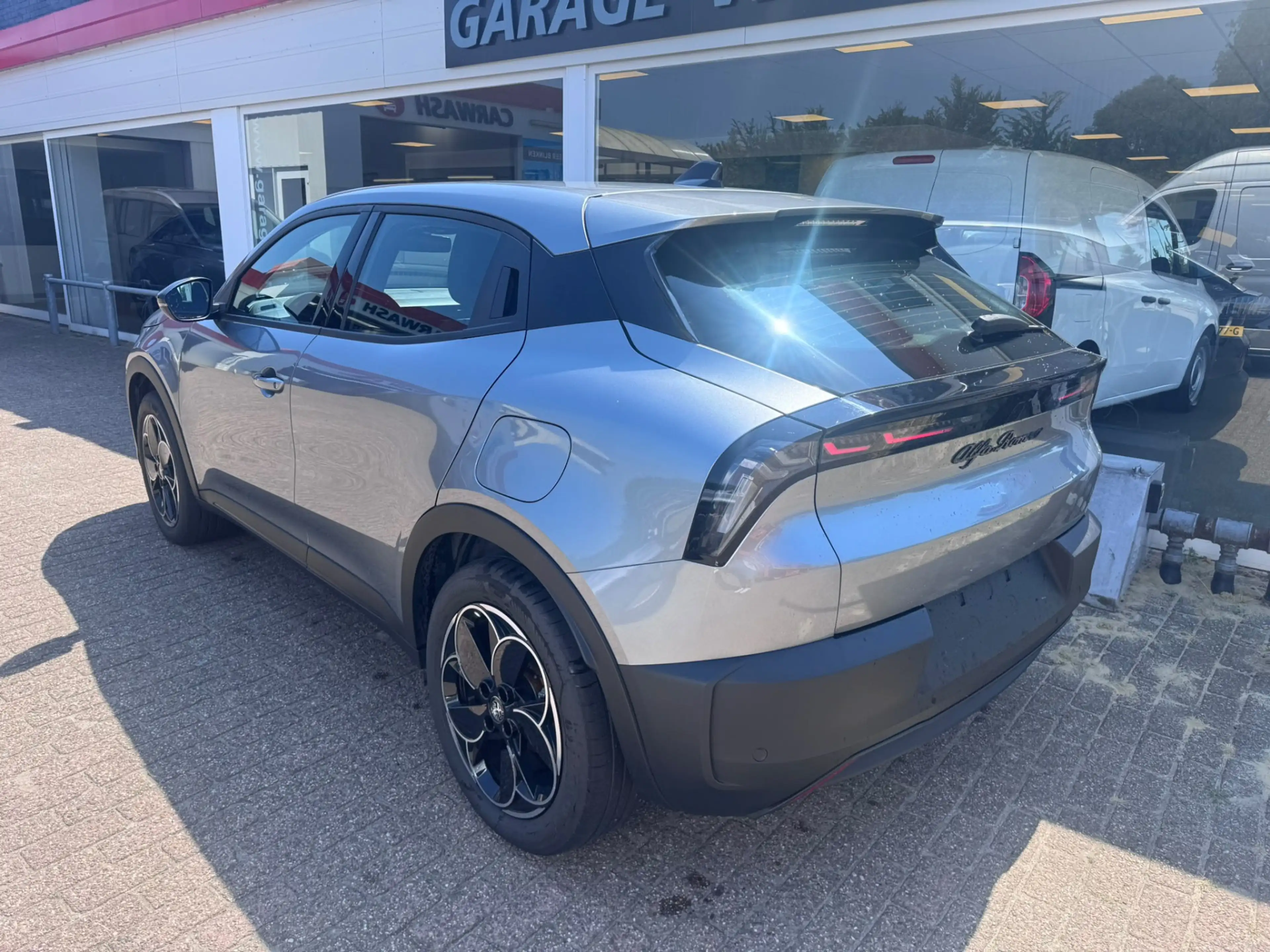 Alfa Romeo Junior Elettrica 54 kWh — photo 4
