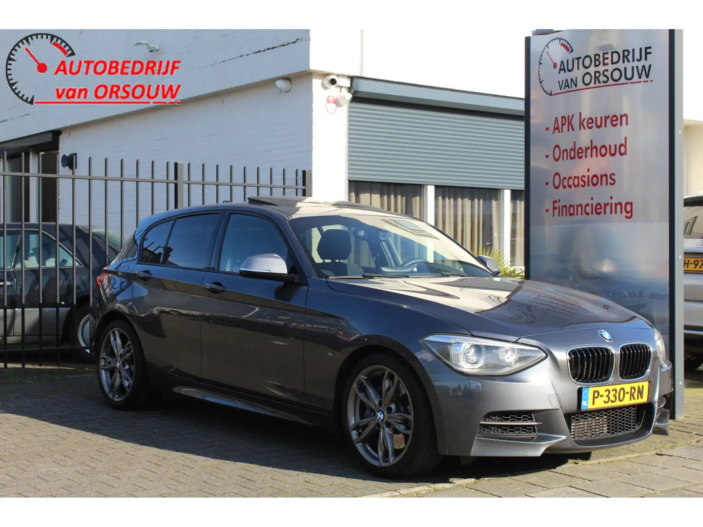 BMW 135 1-serie M135i xDrive Automaat Panoramadak Camera C Grijs - 1