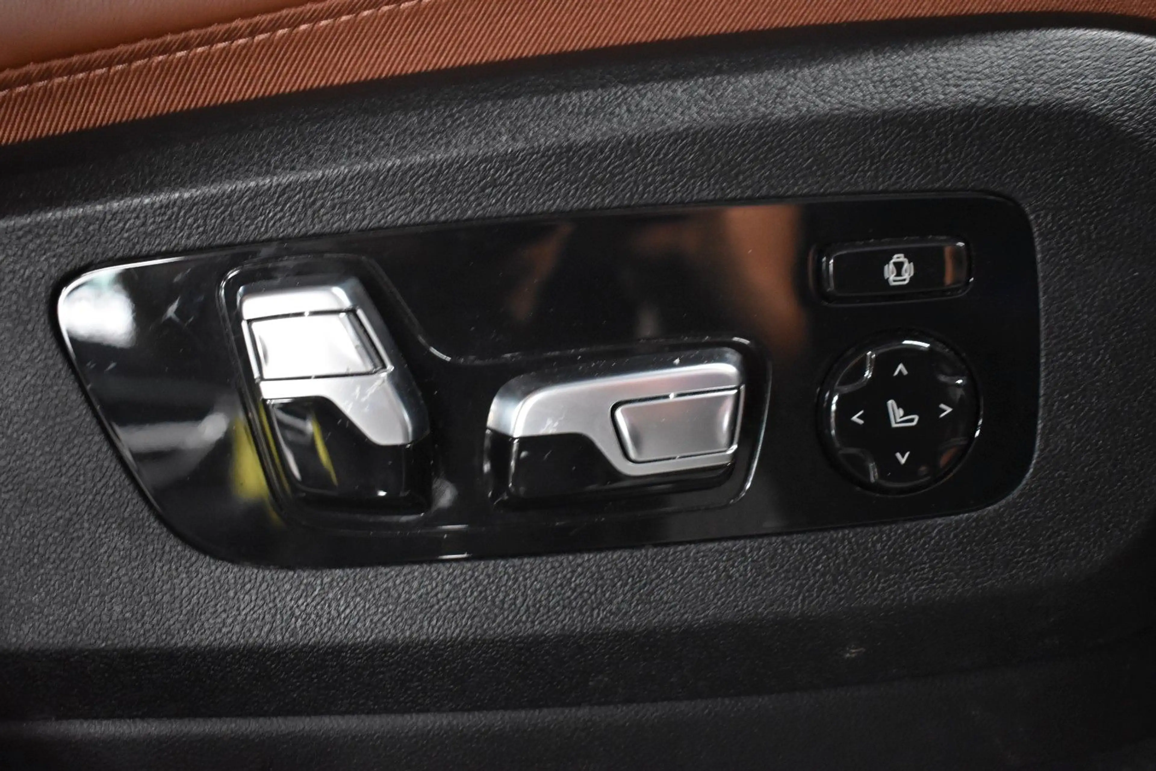 BMW X7 xDrive 40 d*Iconic Glow*7-SITZER*PANO*H&K*AHK — photo 14