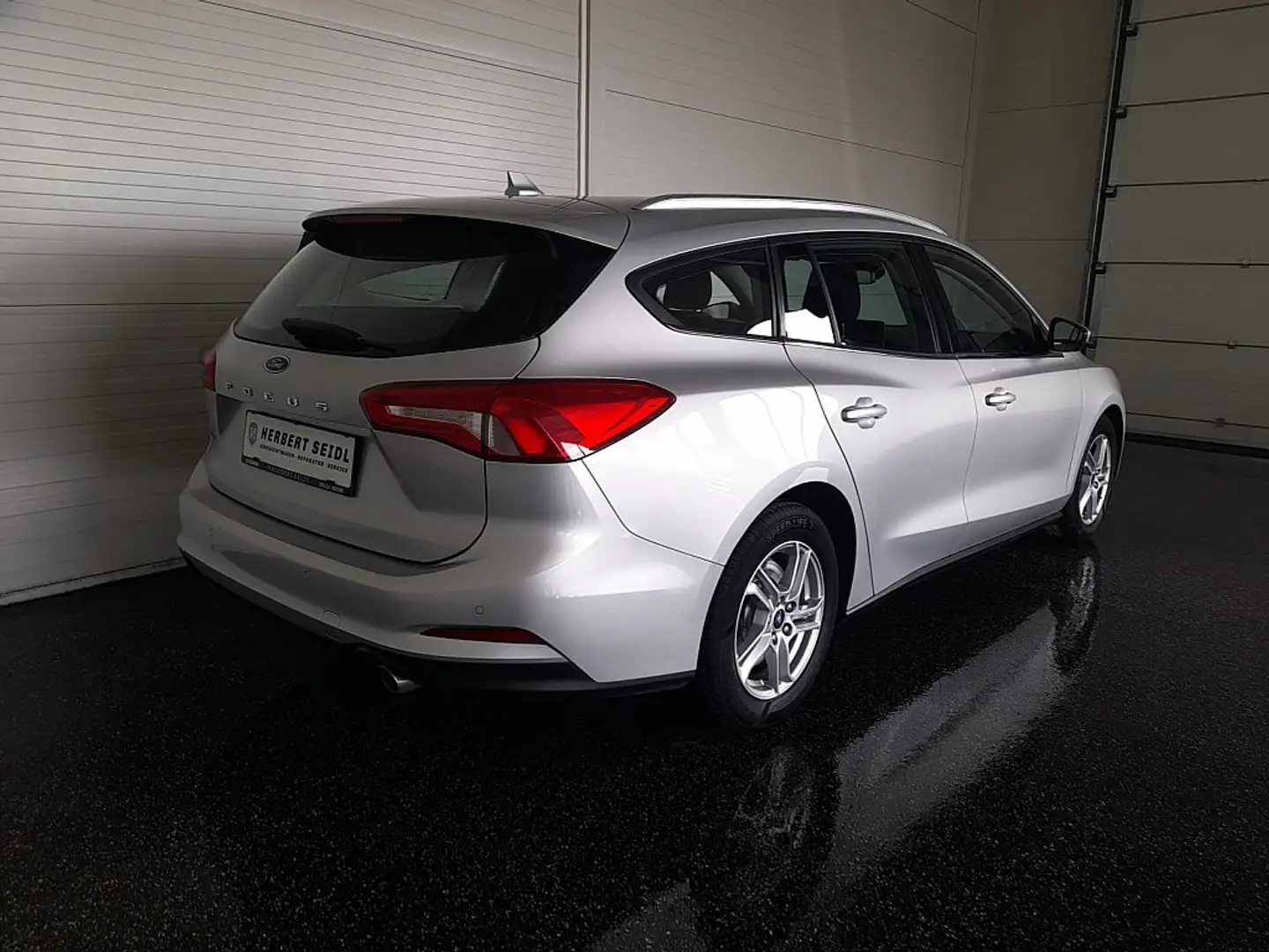 Ford Focus Turnier C&C 1,5 EcoBlue Aut. *LED / NAVI / AHV ... Silber - 2